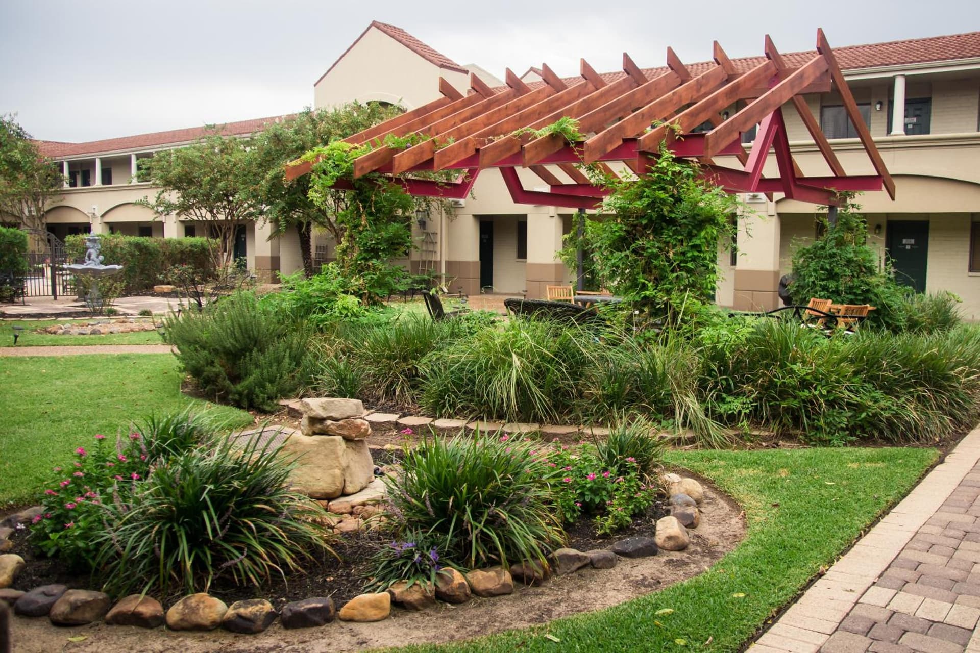 Vineyard Court Designer Suites Hotel gallery photo in College Station, TX — image 50