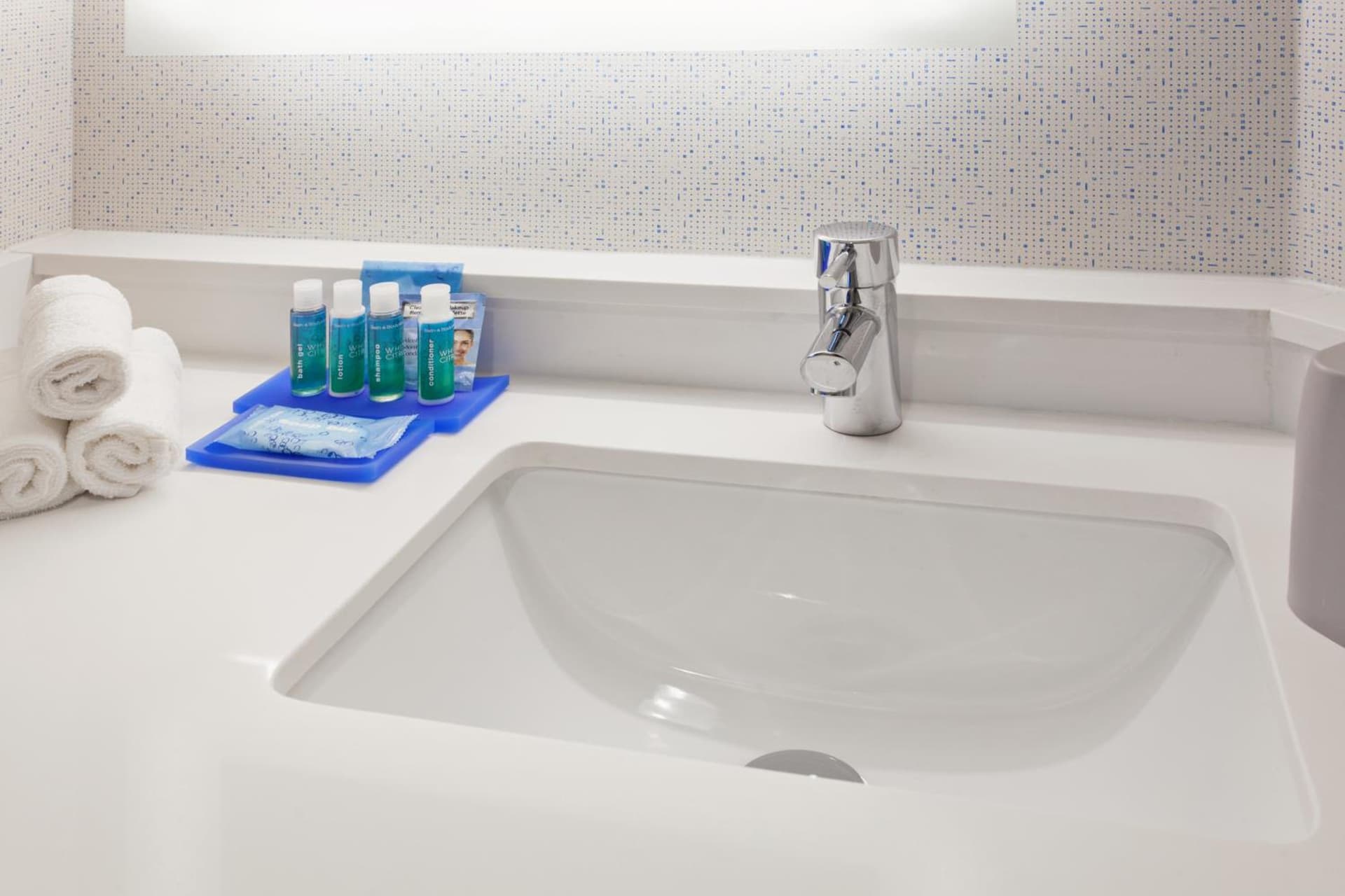 Holiday Inn Express West Los Angeles by IHG interior in Los Angeles, CA — gallery photo 2
