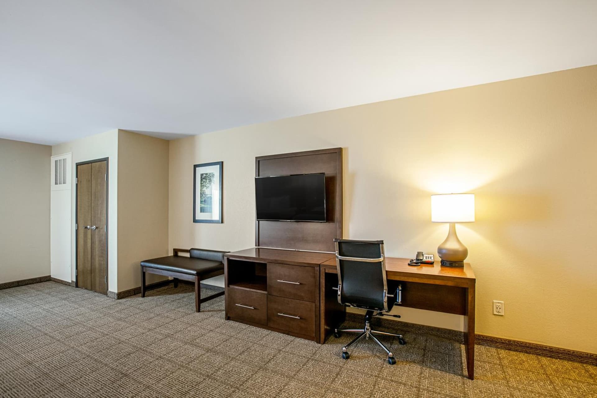 Comfort Suites Fishkill near Interstate 84 gallery photo in Fishkill, NY — image 18