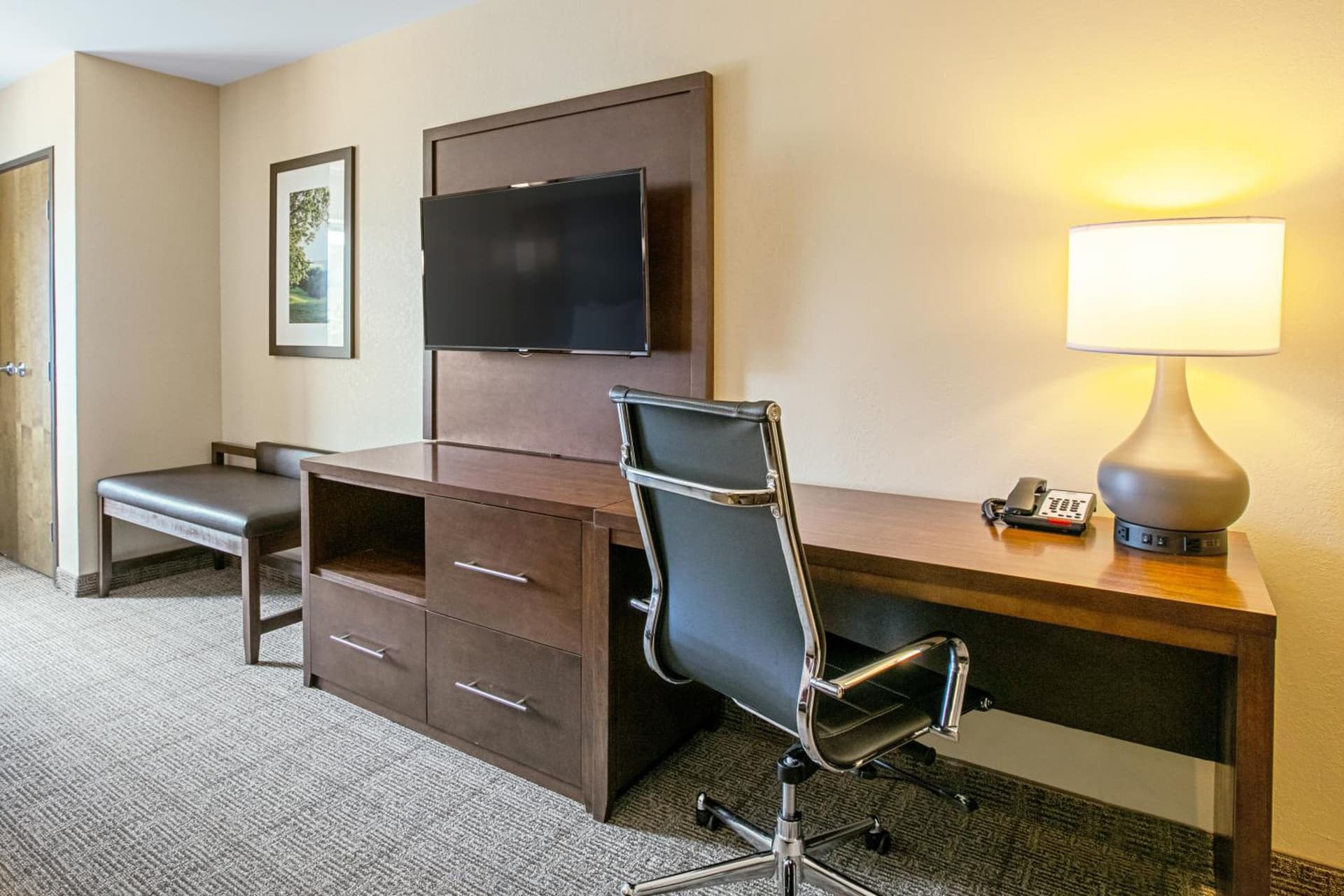 Comfort Suites Fishkill near Interstate 84 gallery photo in Fishkill, NY — image 7