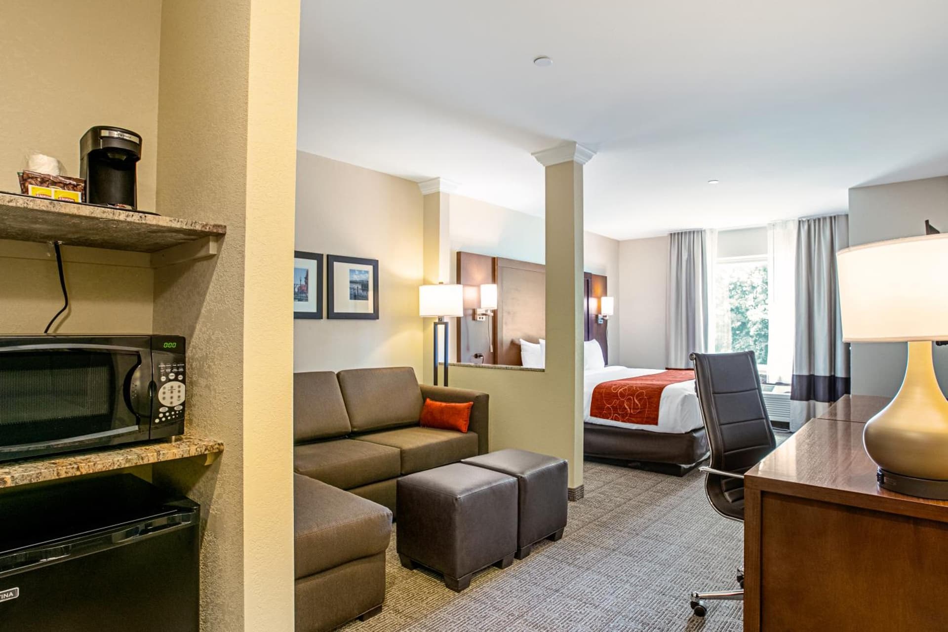 Comfort Suites Fishkill near Interstate 84 gallery photo in Fishkill, NY — image 9