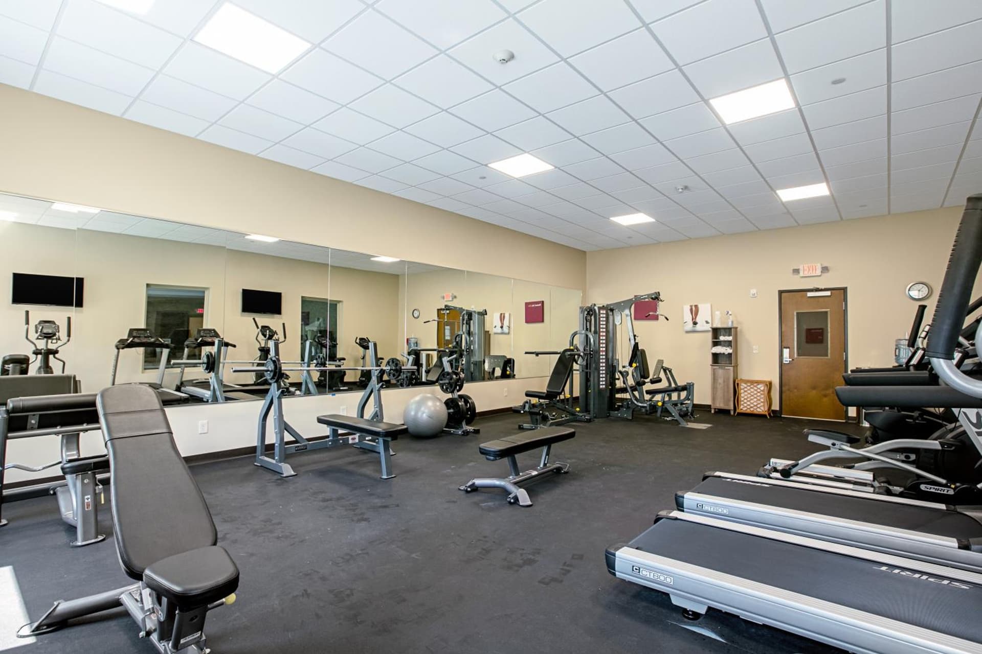 Comfort Suites Fishkill near Interstate 84 gallery photo in Fishkill, NY — image 15