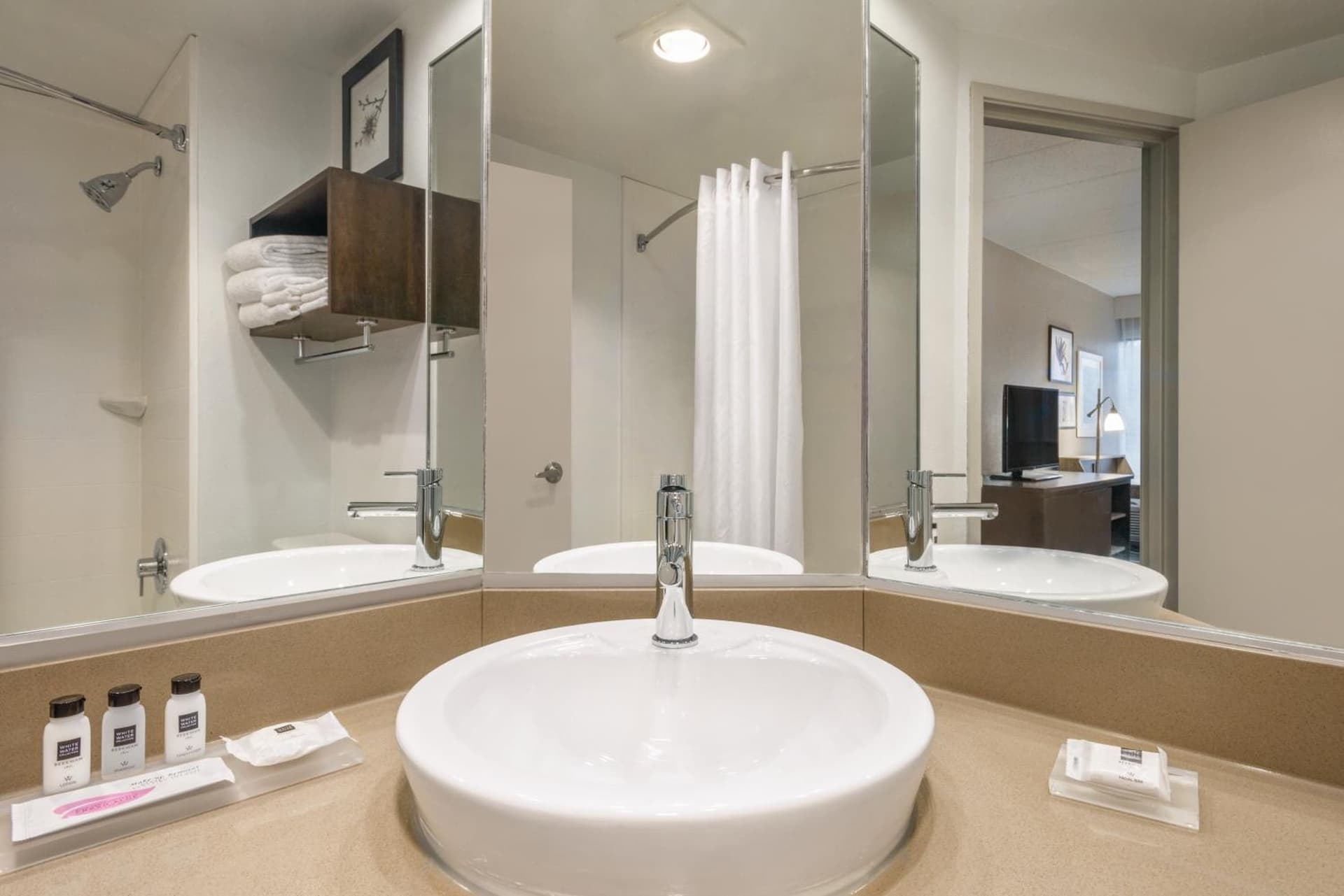 Country Inn & Suites by Radisson, La Crosse, WI gallery photo in La Crosse, WI — image 51