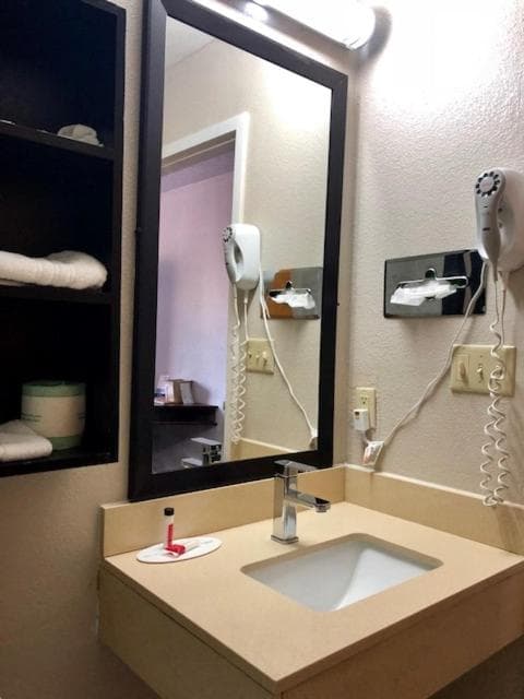 Microtel Inn by Wyndham - Murfreesboro interior in Murfreesboro, TN — gallery photo 2