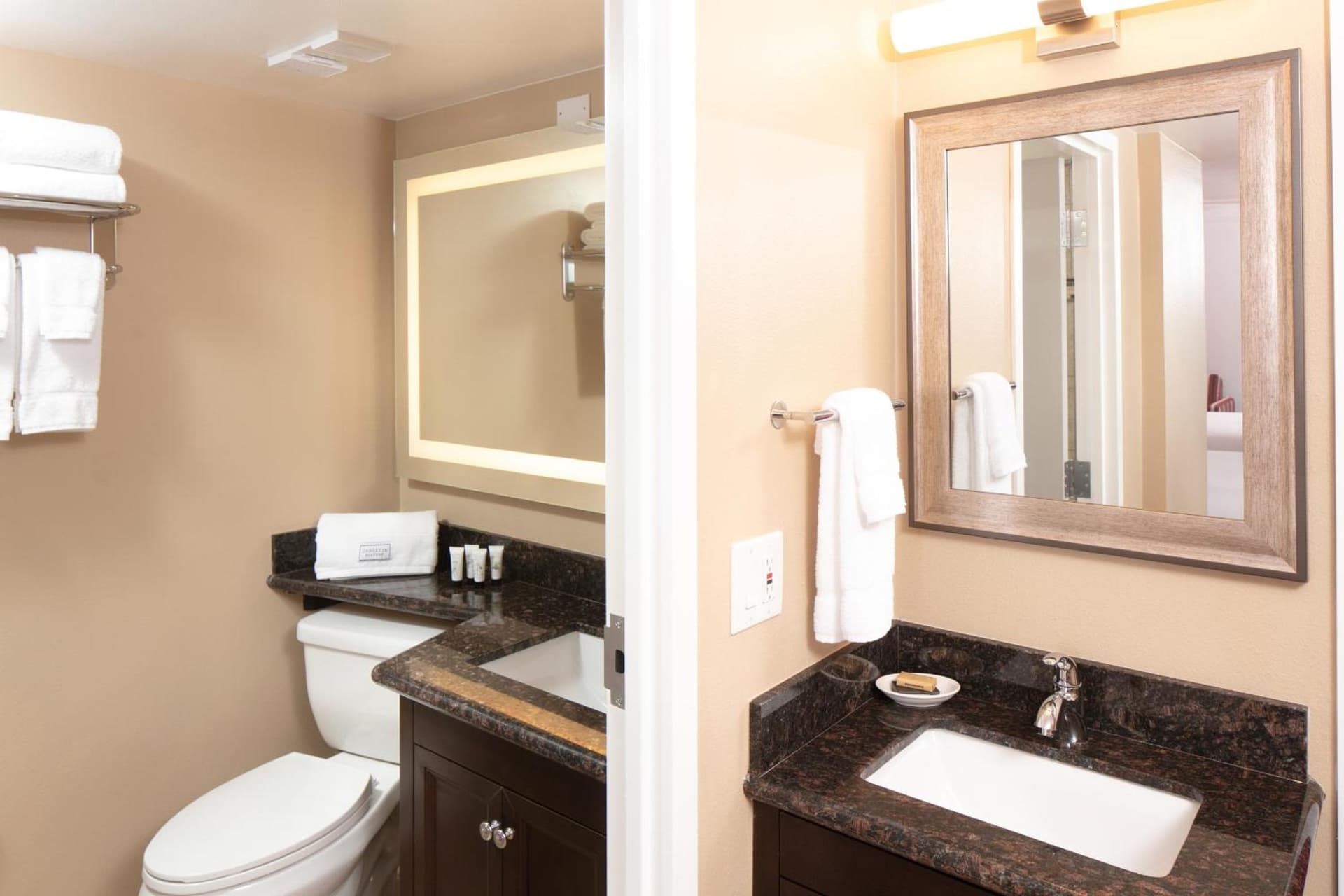 Radisson Hotel Orlando Lake Buena Vista South gallery photo in Kissimmee, FL — image 27