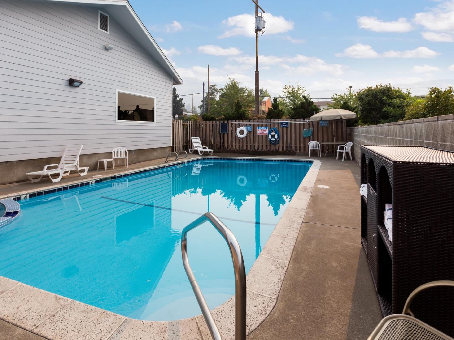 Red Lion Inn & Suites Grants Pass gallery photo in Grants Pass, OR — image 25