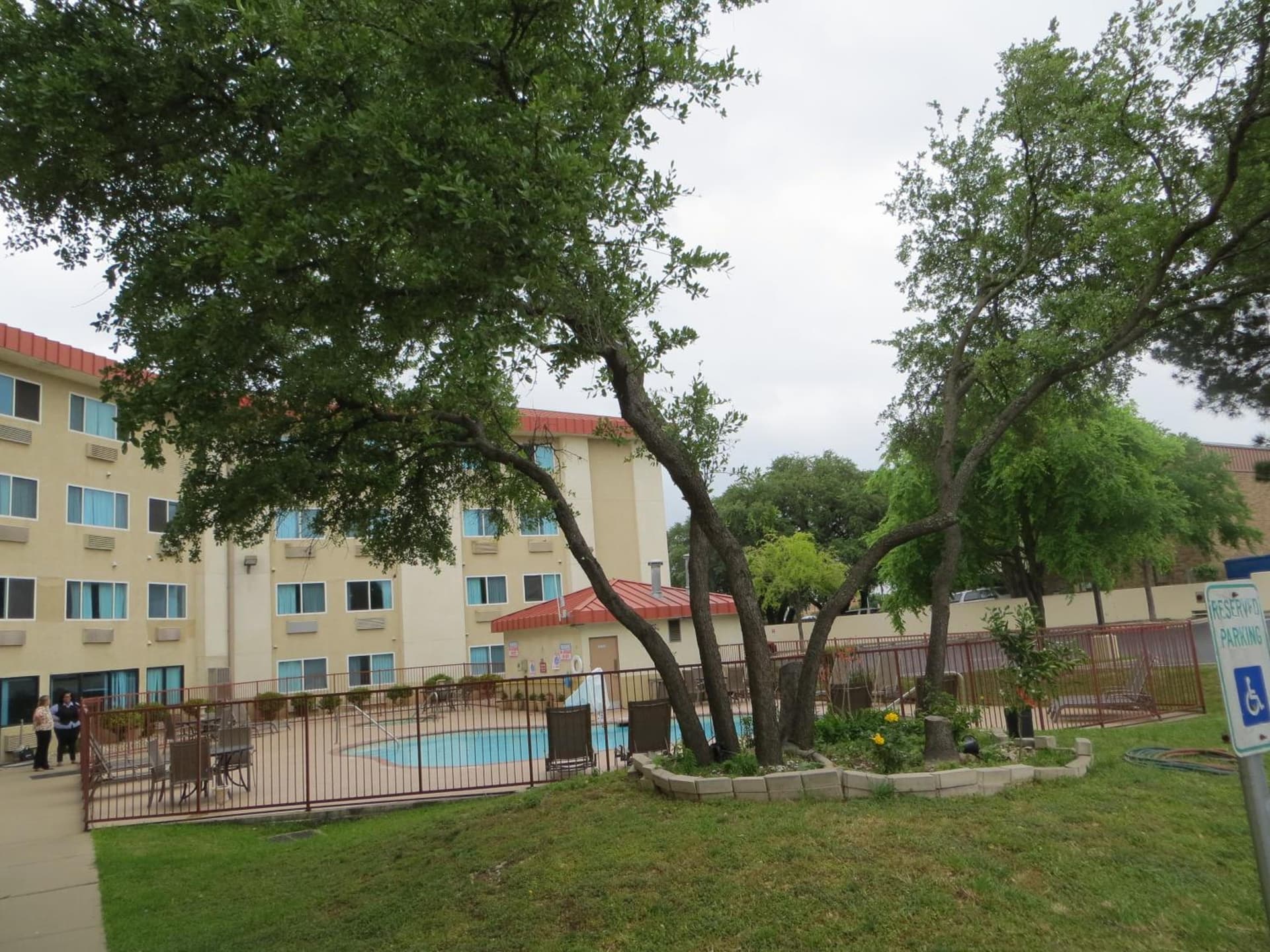 Super 8 by Wyndham Austin North/University Area gallery photo in Austin, TX — image 16