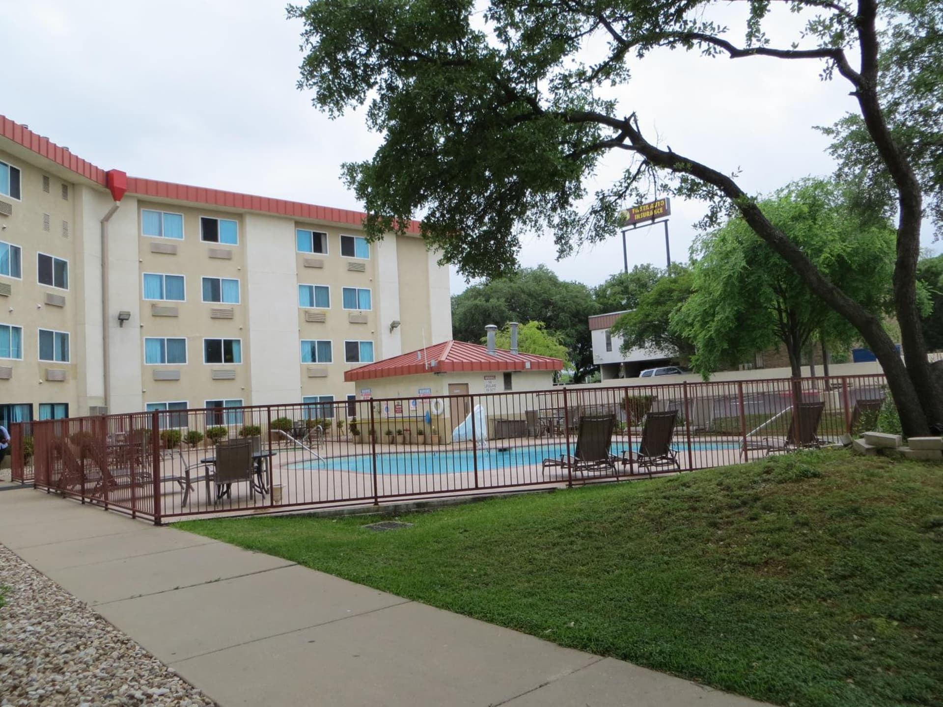 Super 8 by Wyndham Austin North/University Area gallery photo in Austin, TX — image 27