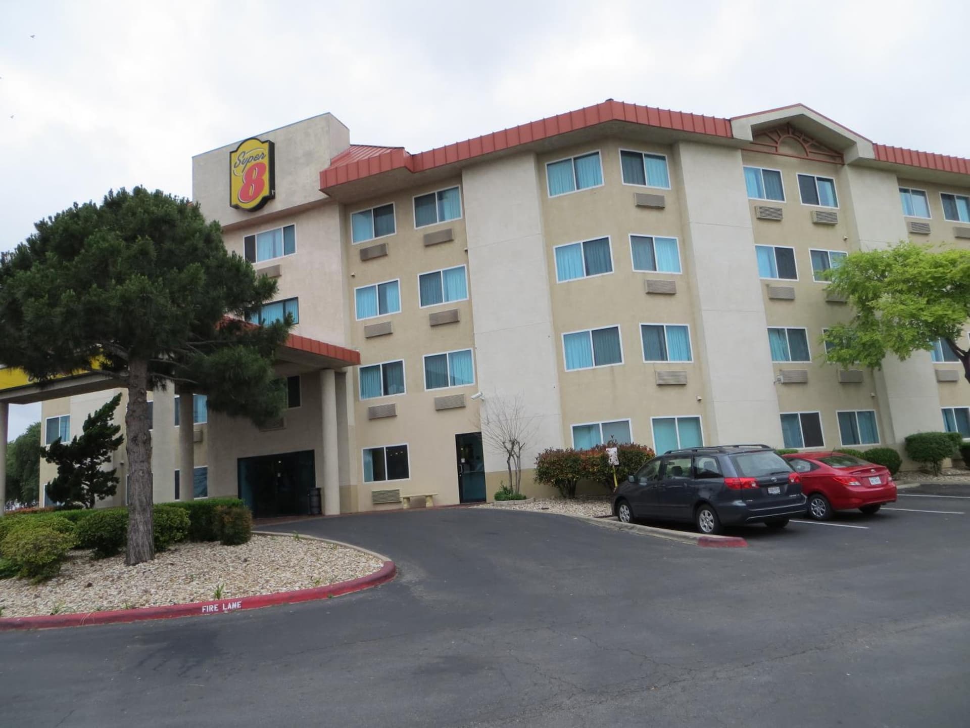 Super 8 by Wyndham Austin North/University Area gallery photo in Austin, TX — image 42