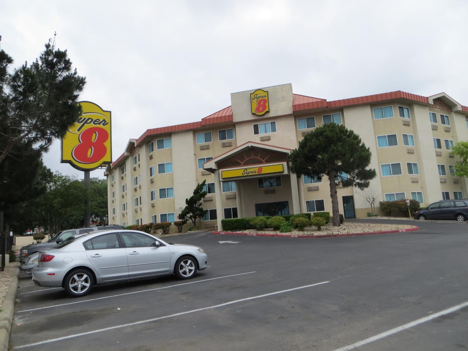 Super 8 by Wyndham Austin North/University Area gallery photo in Austin, TX — image 47