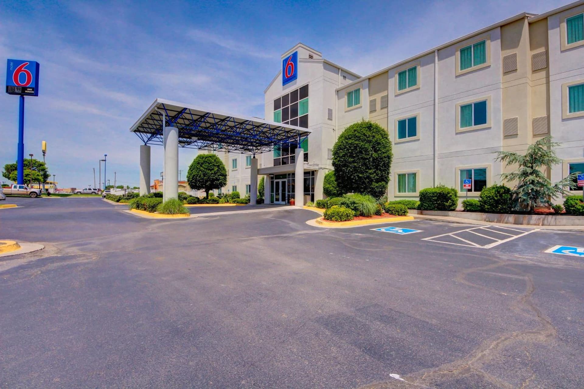 Motel 6-El Reno, OK interior in El Reno, OK — gallery photo 2