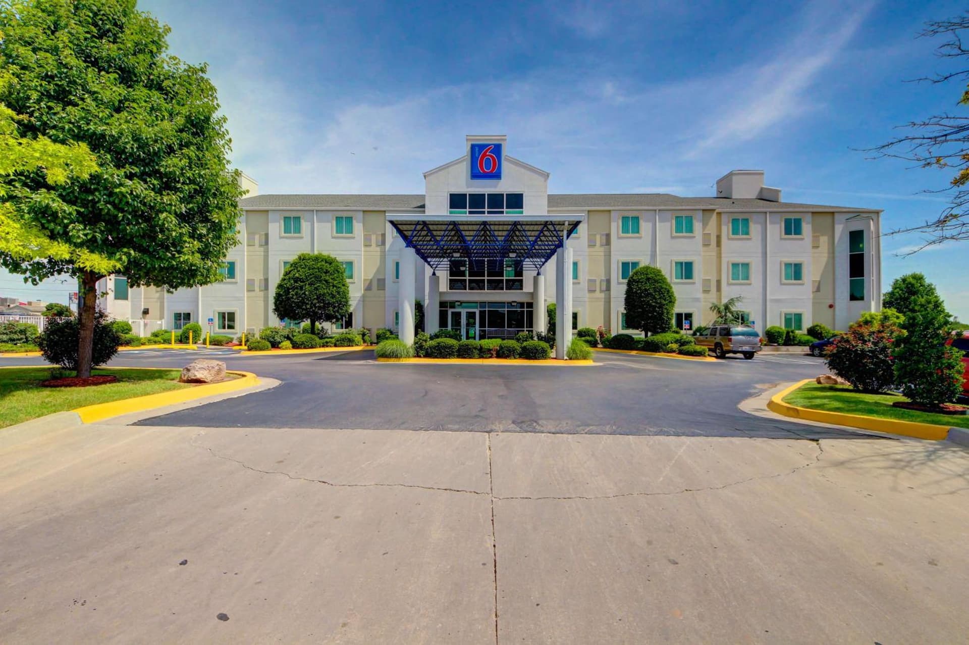 Motel 6-El Reno, OK featured exterior or lobby in El Reno, OK — similar hotel