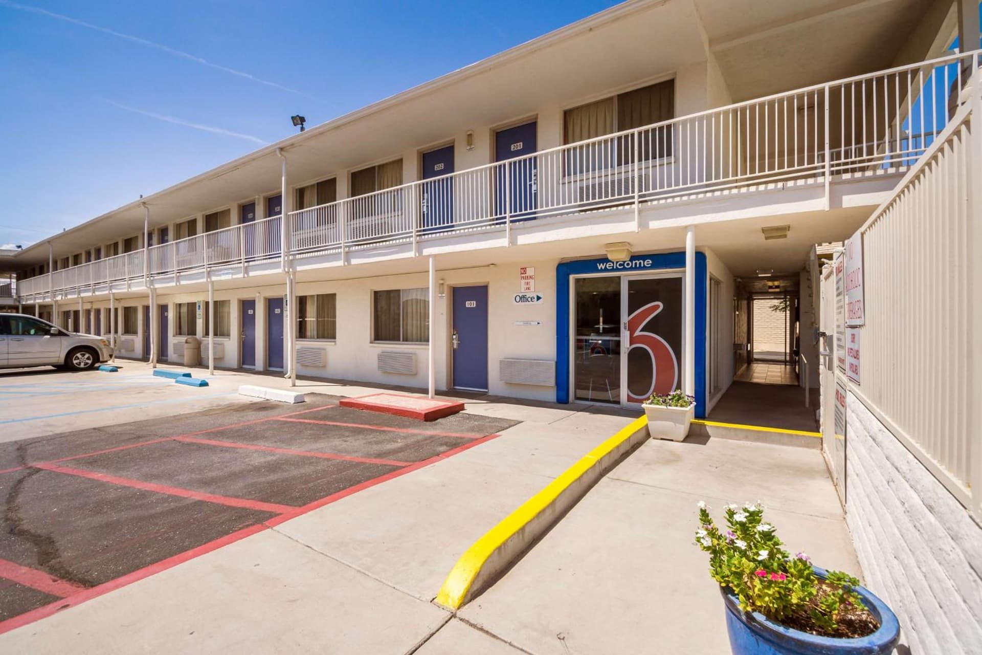 Motel 6-Youngtown, AZ - Phoenix - Sun City interior in Youngtown, AZ — gallery photo 2