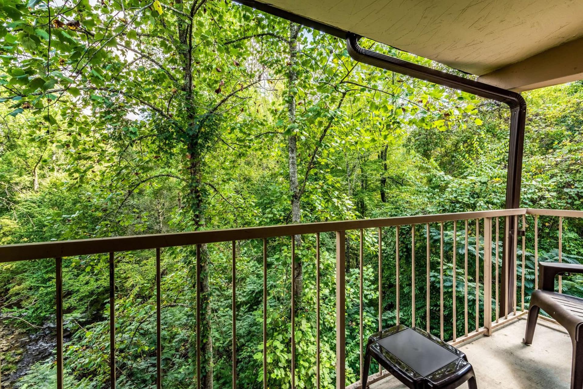 Motel 6-Gatlinburg, TN - Smoky Mountains interior in Gatlinburg, TN — gallery photo 2