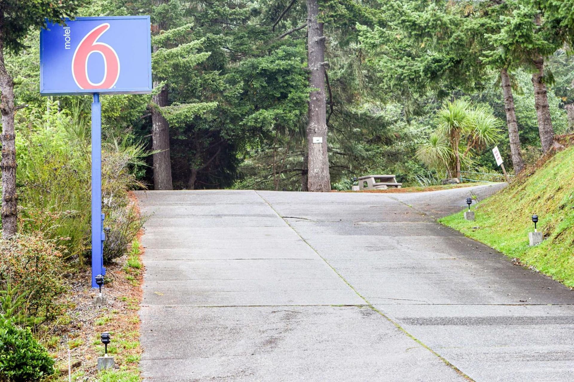 Motel 6 Gold Beach interior in Gold Beach, OR — gallery photo 2