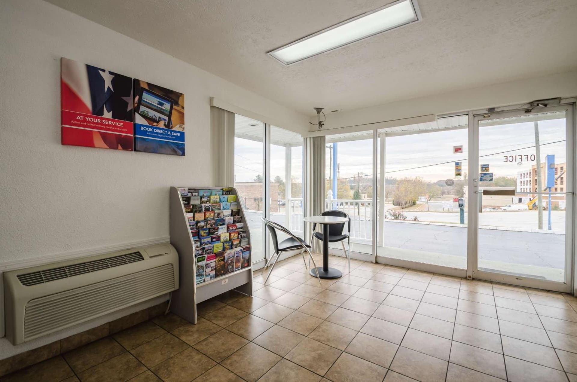 Motel 6-Commerce, GA interior in Commerce, GA — gallery photo 2