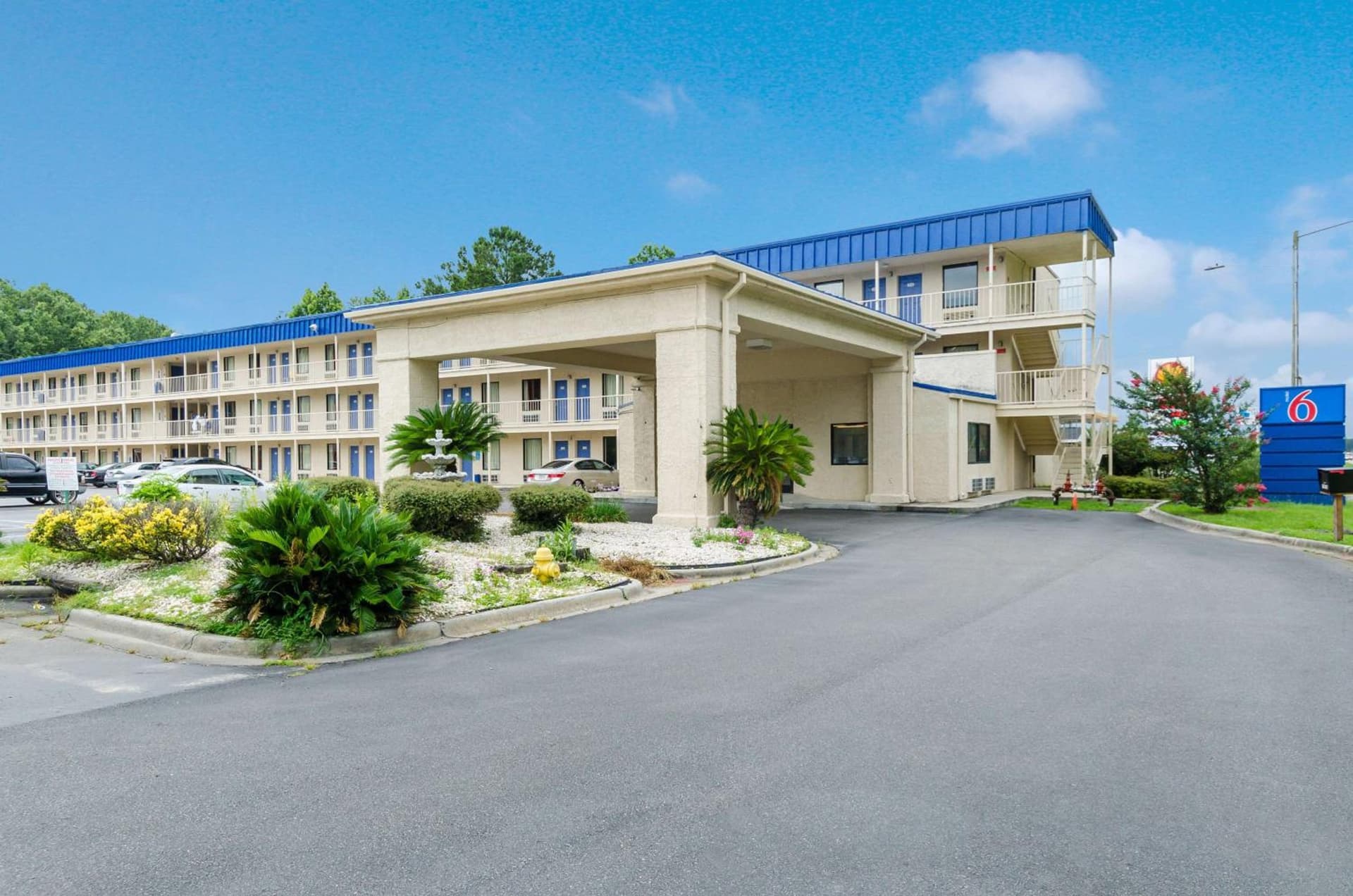 Motel 6-Pooler, GA - Savannah Airport featured exterior or lobby in Savannah, GA — similar hotel