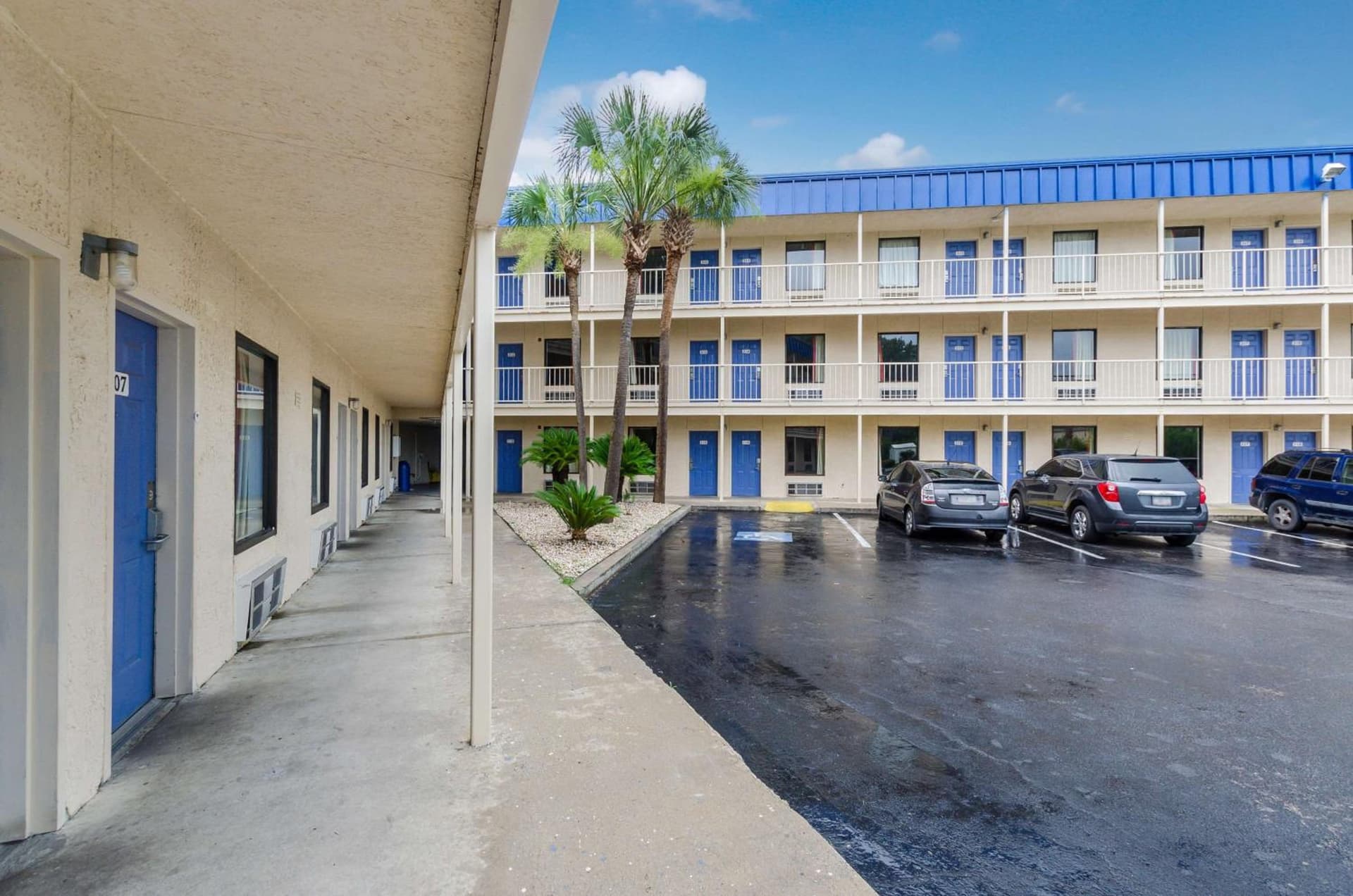 Motel 6-Pooler, GA - Savannah Airport interior in Savannah, GA — gallery photo 2