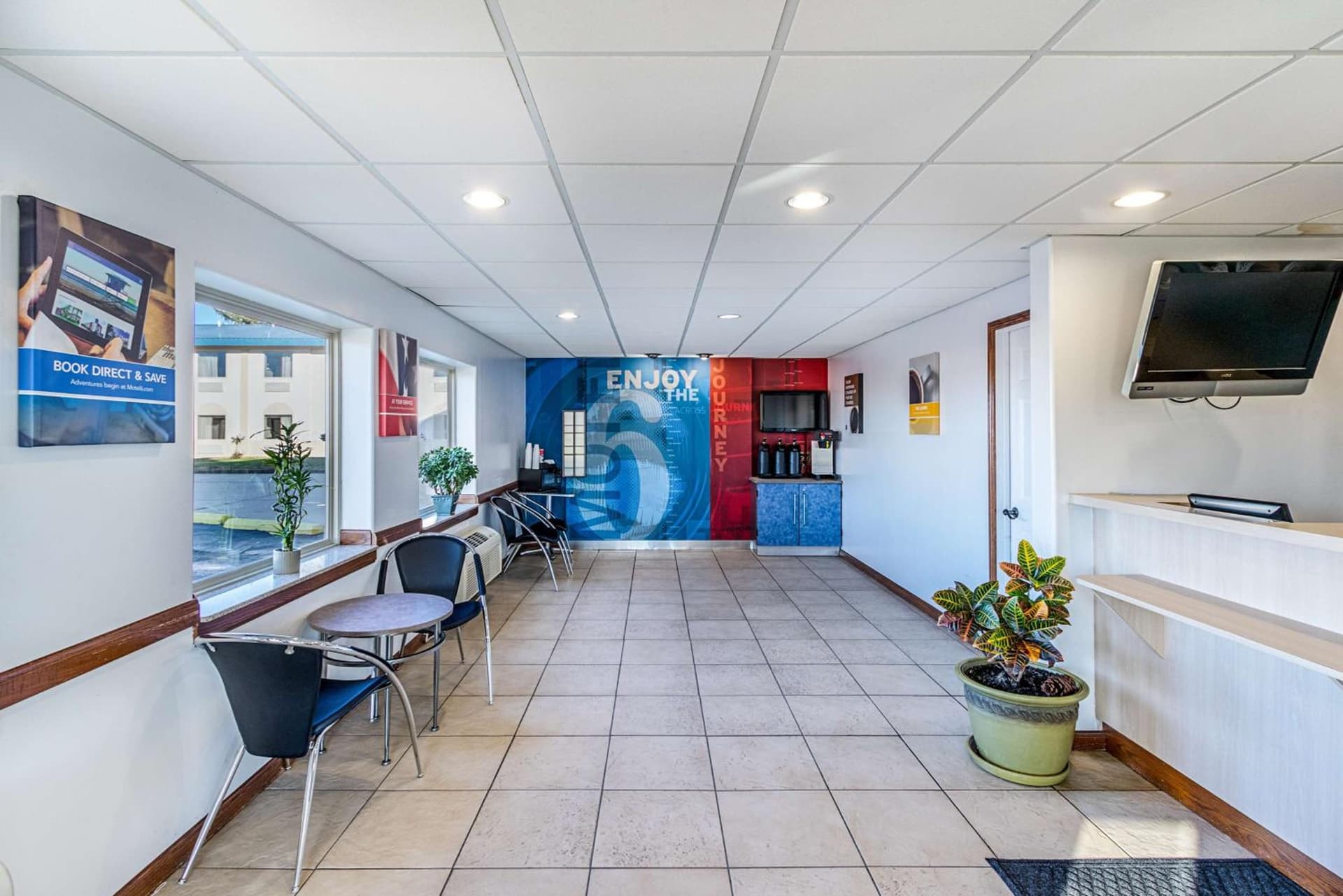 Motel 6-Urbana, IL interior in Champaign, IL — gallery photo 2