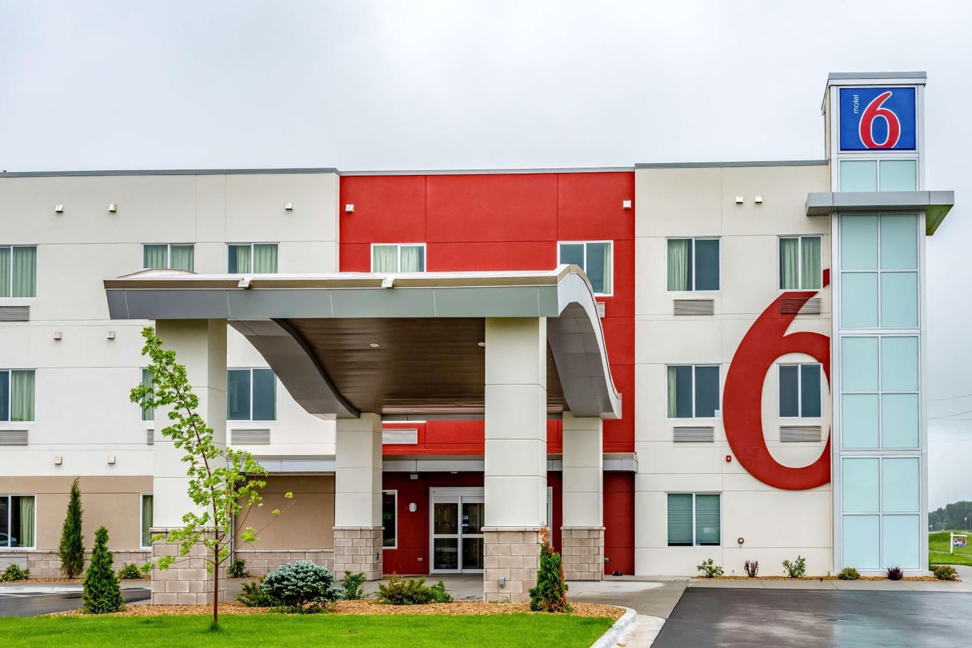 Motel 6-Mankato, MN featured exterior or lobby in Mankato, MN — similar hotel
