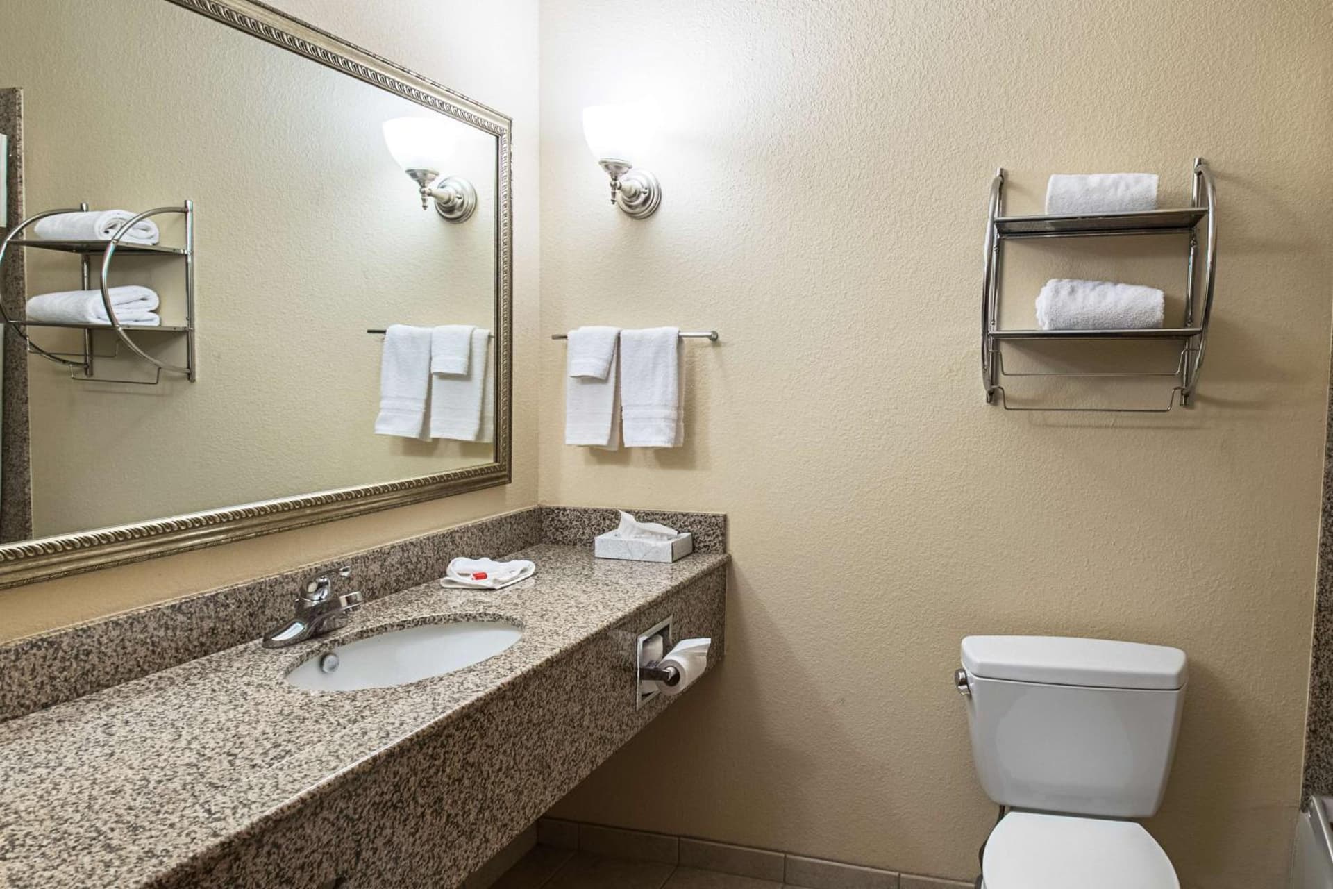 Days Inn by Wyndham Copperas Cove interior in Copperas Cove, TX — gallery photo 2