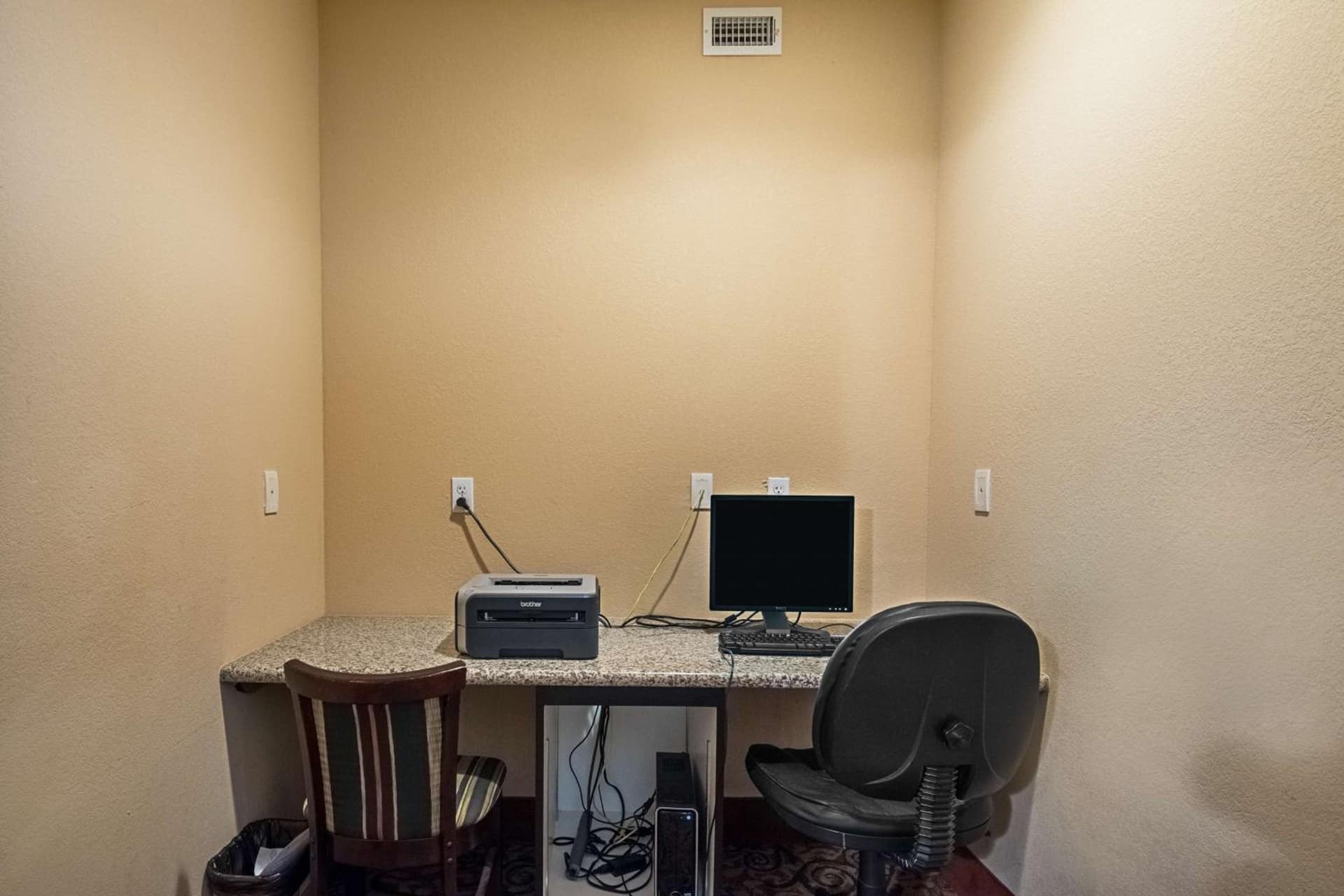 Days Inn by Wyndham Copperas Cove gallery photo in Copperas Cove, TX — image 24