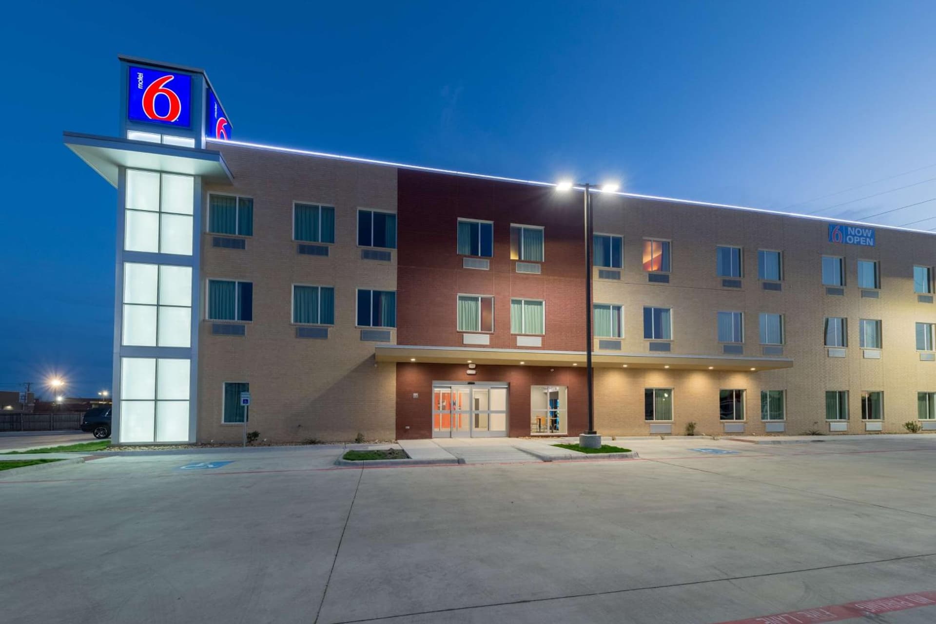 Motel 6 Fort Worth, TX - North - Saginaw featured exterior or lobby in Fort Worth, TX — similar hotel