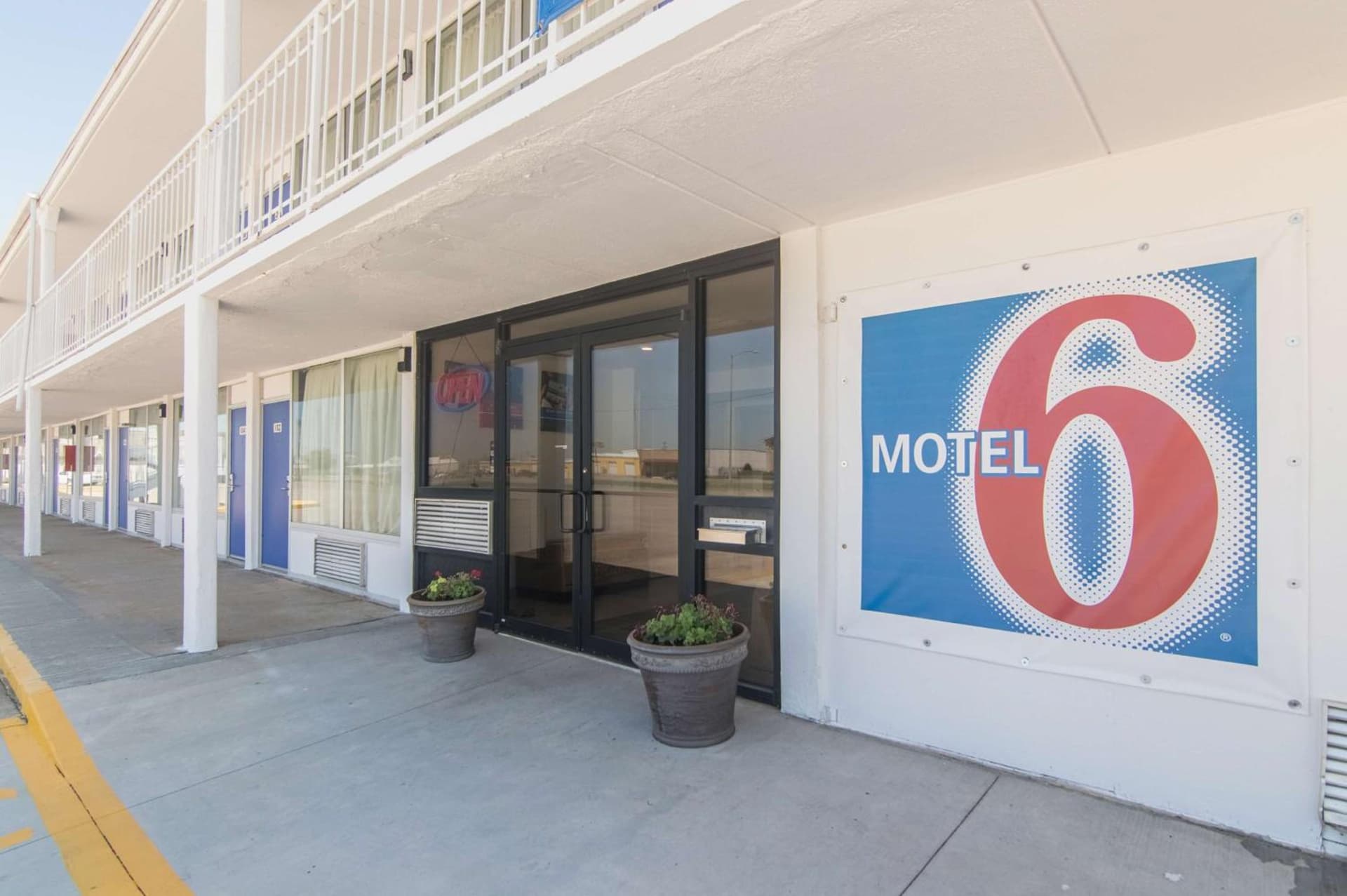 Motel 6-Liberal, KS interior in Liberal, KS — gallery photo 2