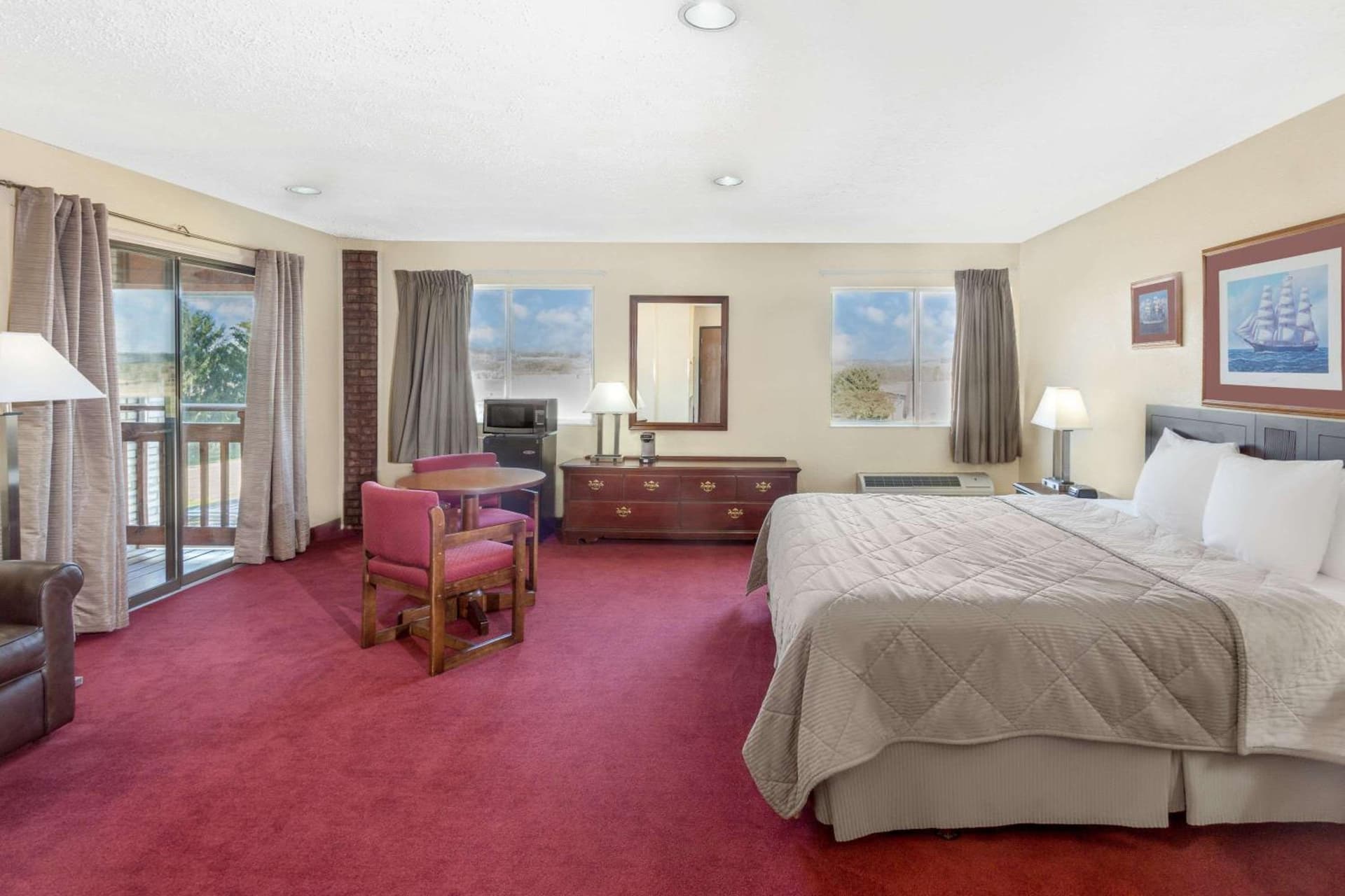 Days Inn by Wyndham Jackson interior in Jackson, OH — gallery photo 2