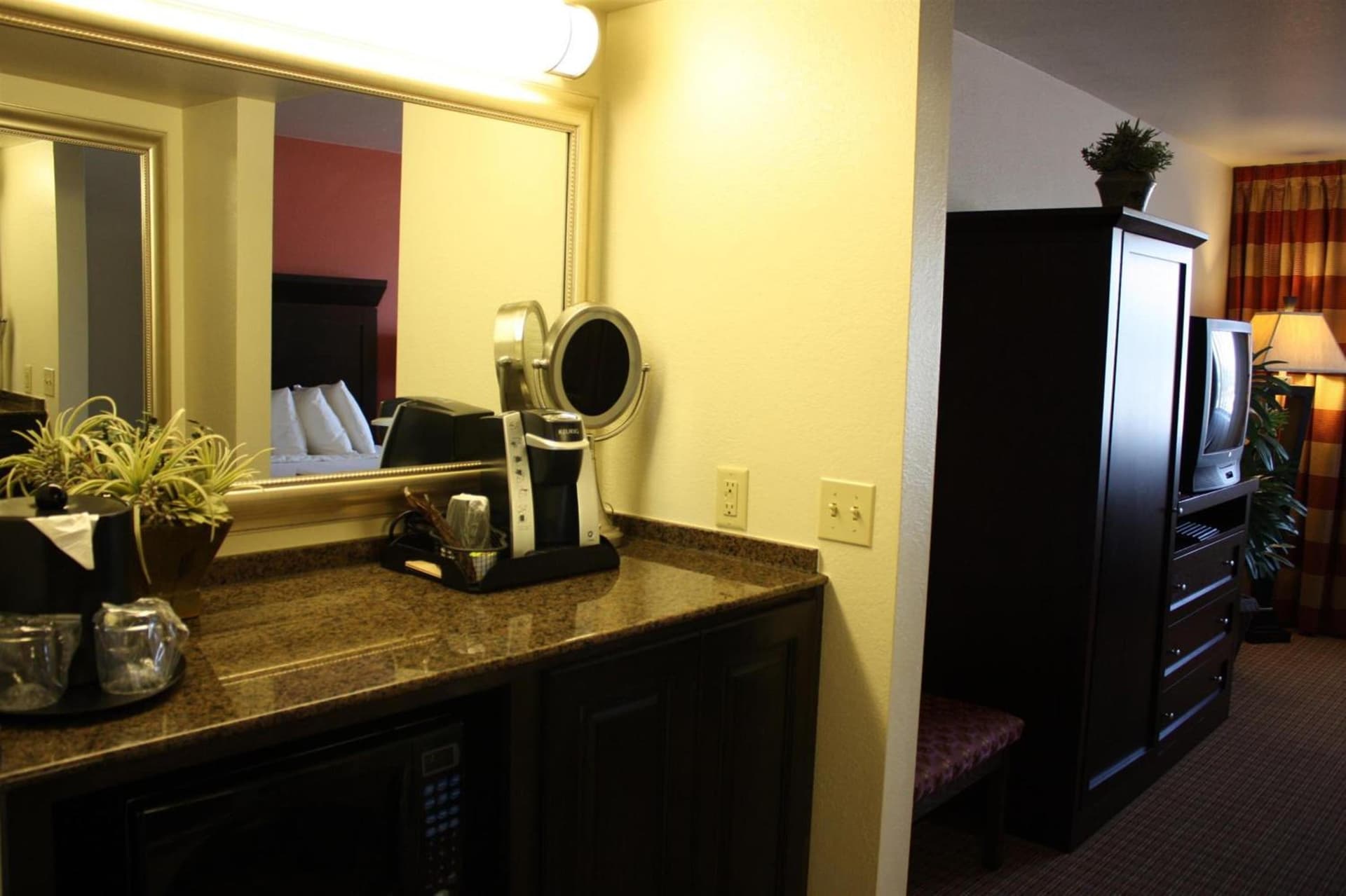 Ramada by Wyndham Viscount Suites Tucson East gallery photo in Tucson, AZ — image 32