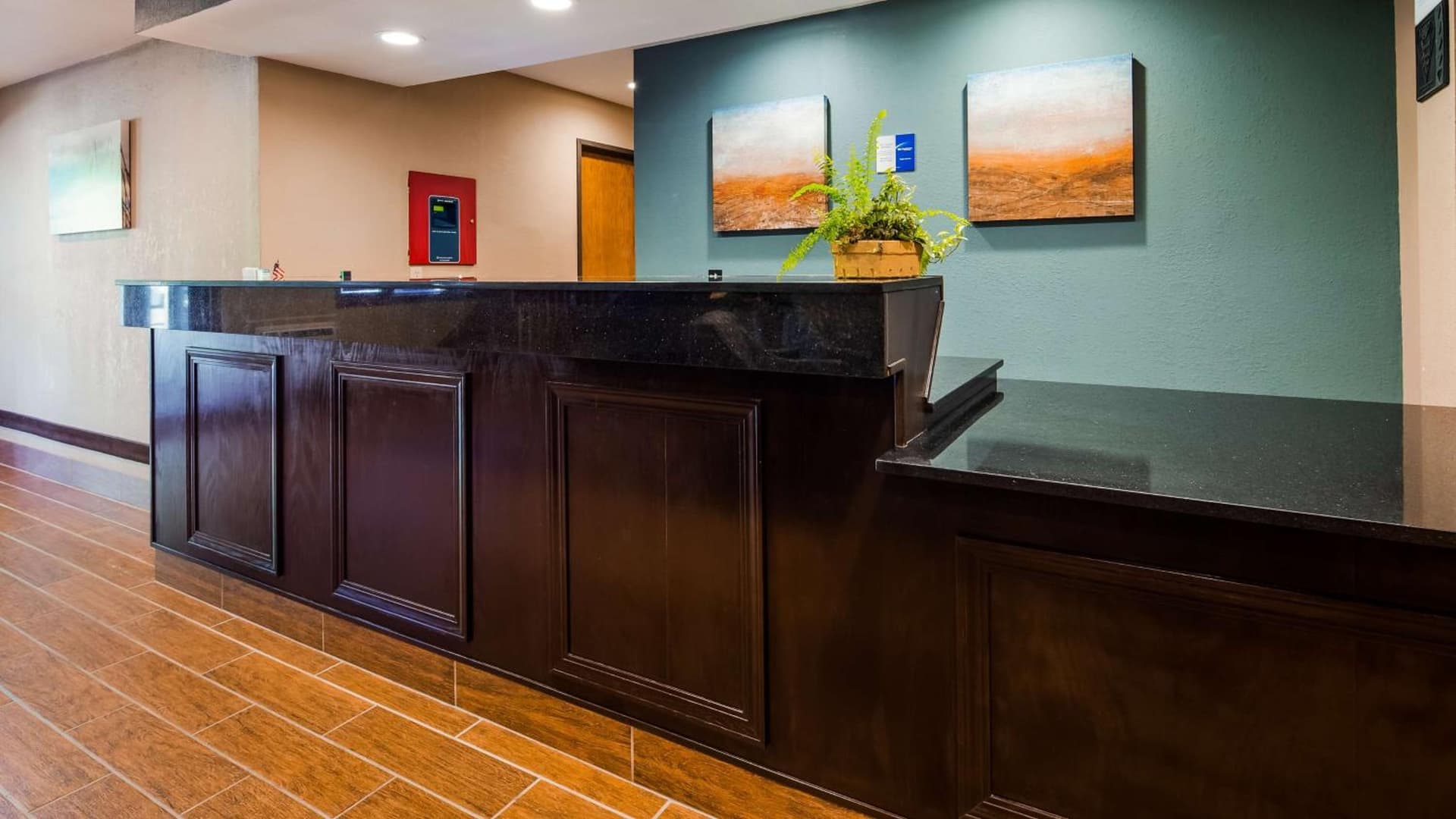 Best Western Maritime Inn interior in Sturgeon Bay, WI — gallery photo 2