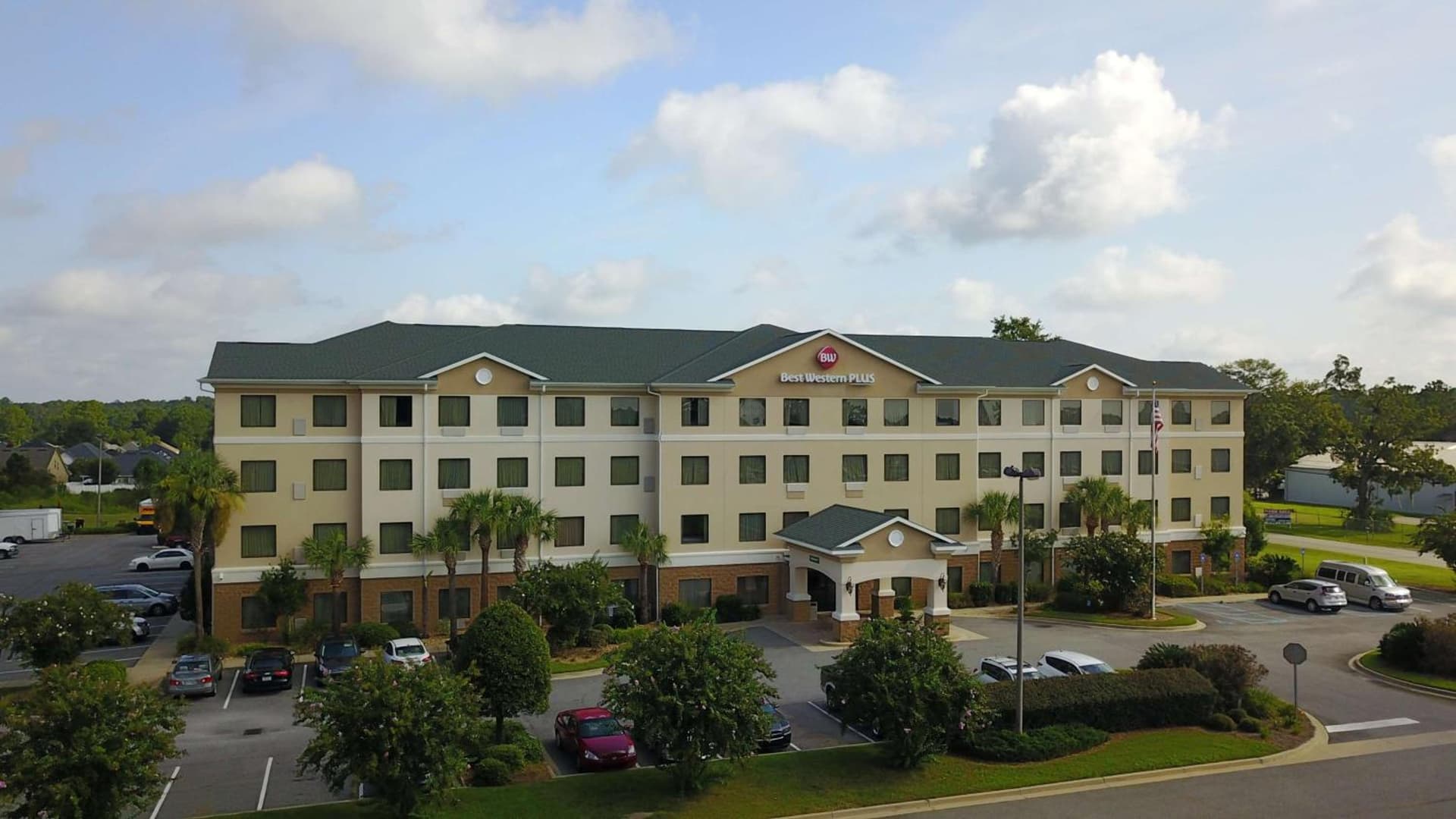 Best Western Plus Valdosta Hotel & Suites interior in Valdosta, GA — gallery photo 2