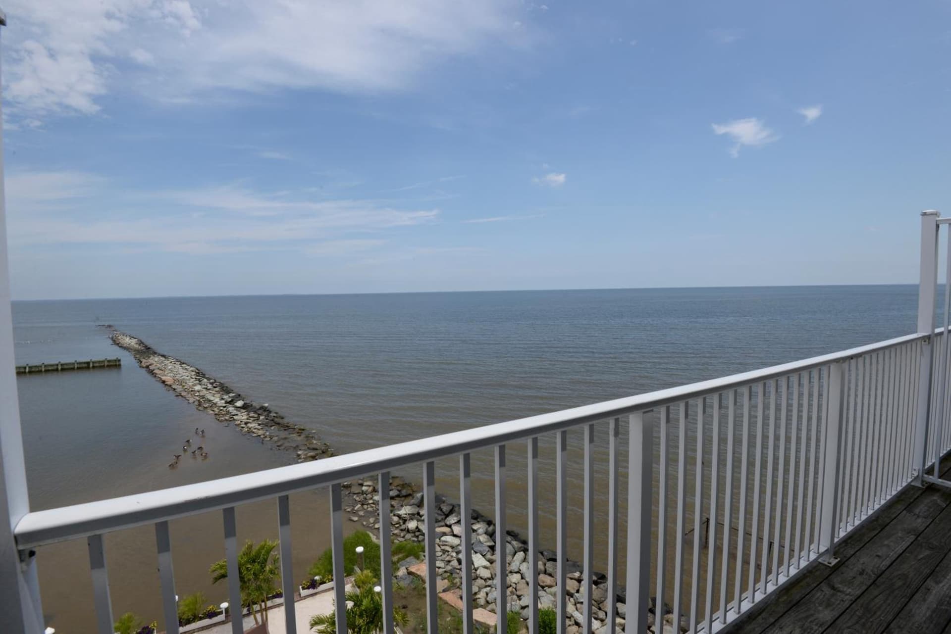 Rod 'N' Reel Resort interior in Chesapeake Beach, MD — gallery photo 2
