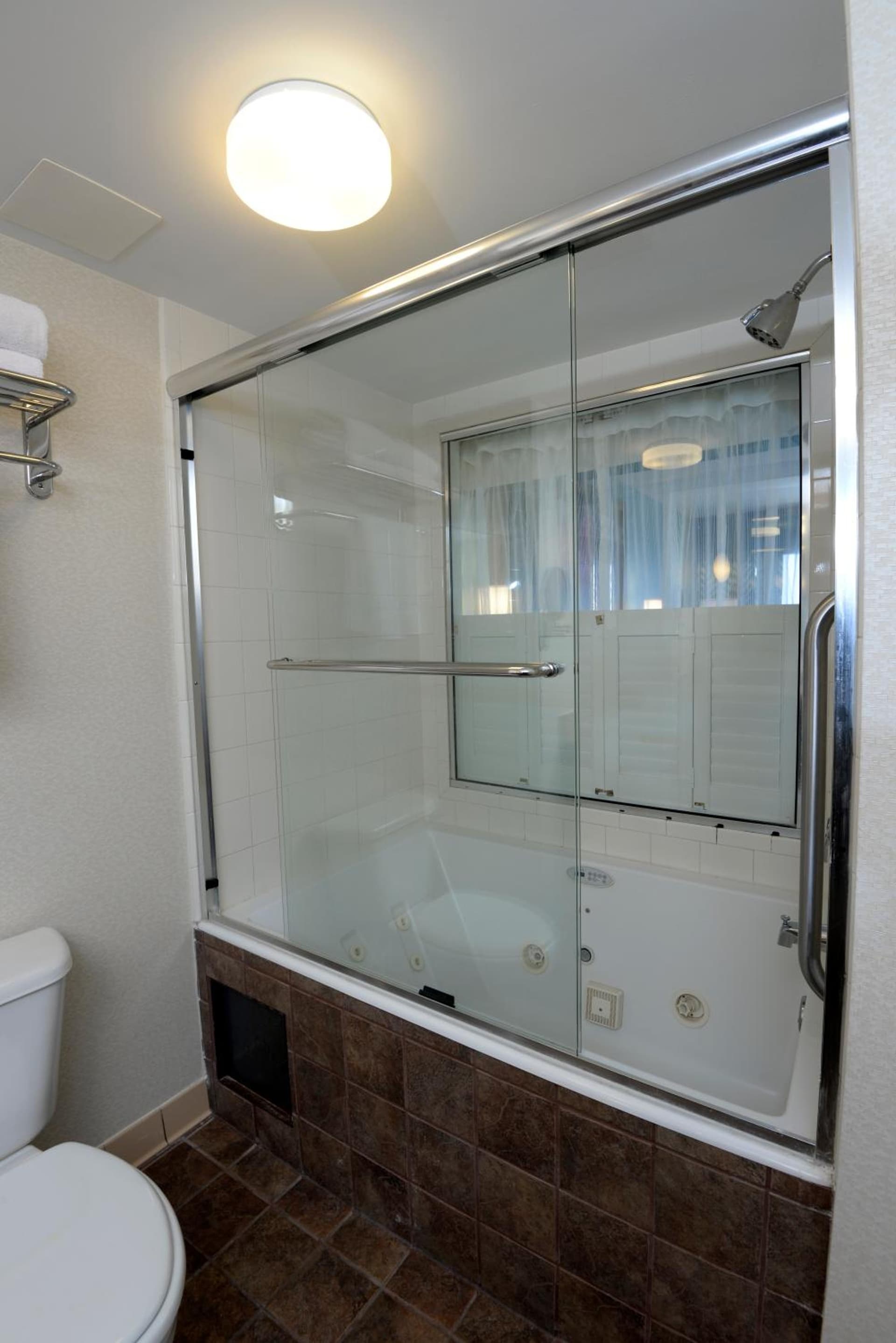 Rod 'N' Reel Resort gallery photo in Chesapeake Beach, MD — image 46