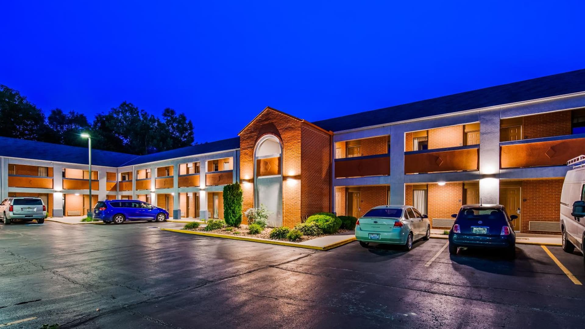 SureStay by Best Western Kansas City Country Inn North property views in Kansas City, MO — gallery photo 3