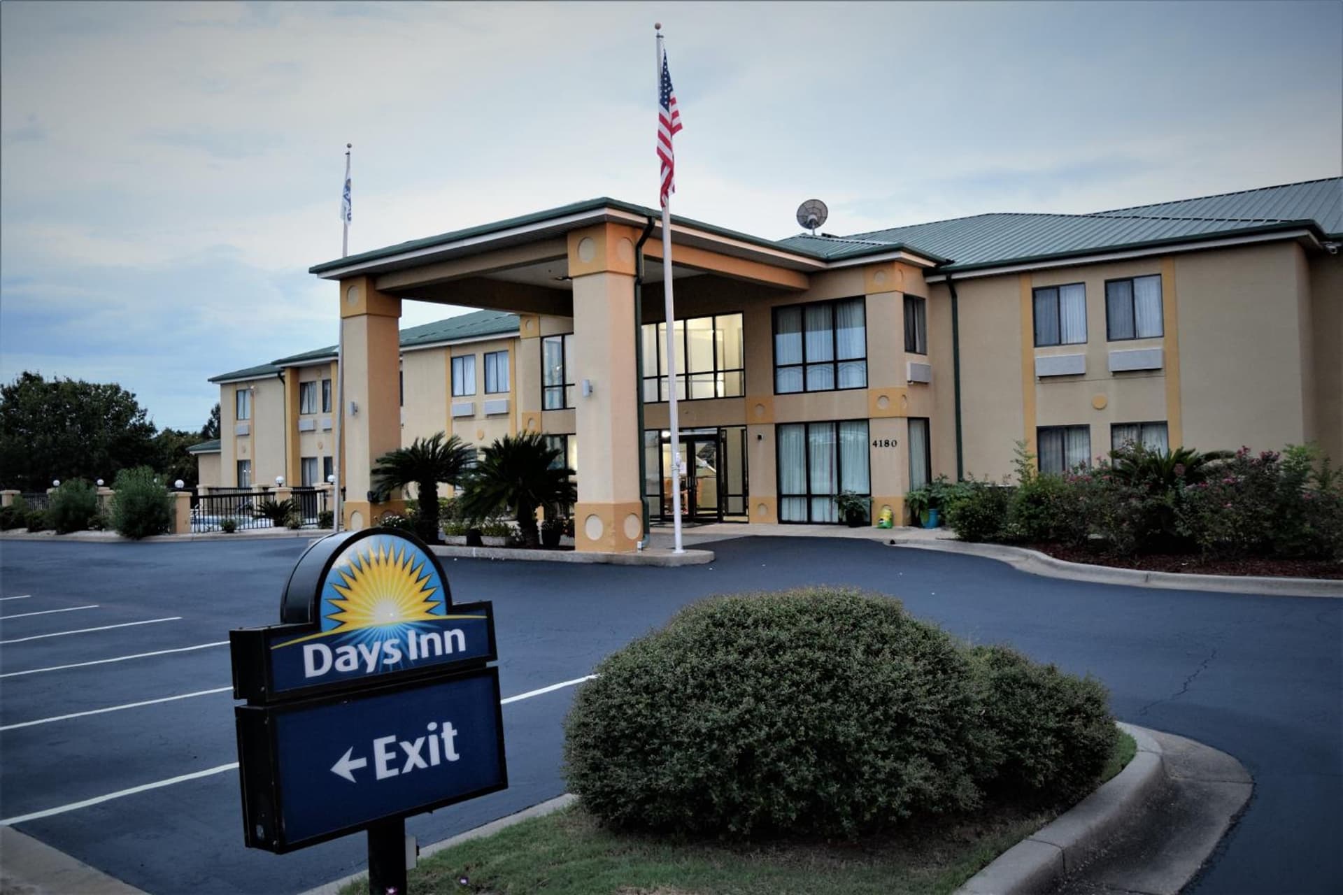 Days Inn by Wyndham Montgomery gallery photo in Montgomery, AL — image 29