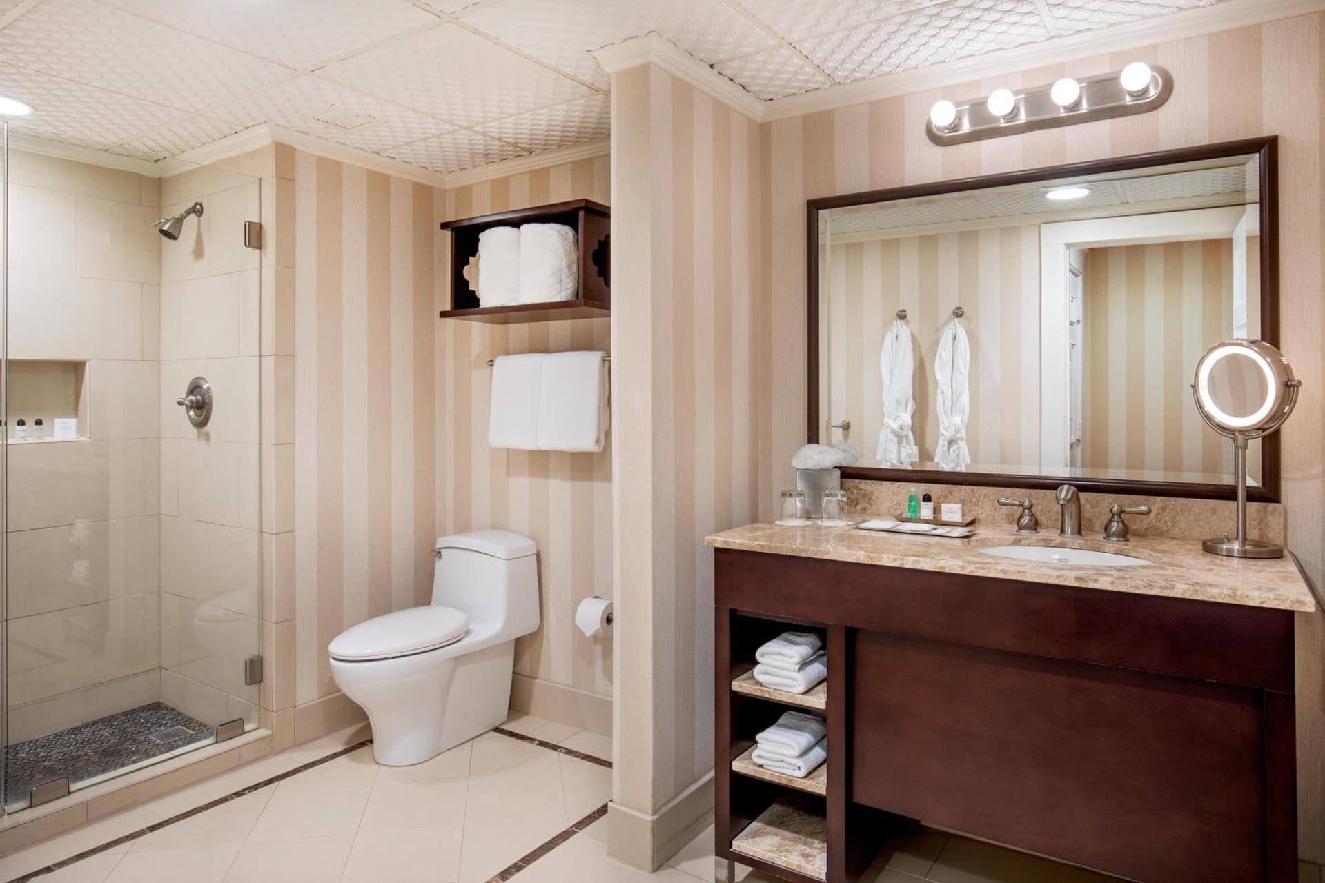 The Equinox Golf Resort & Spa gallery photo in Manchester — image 153