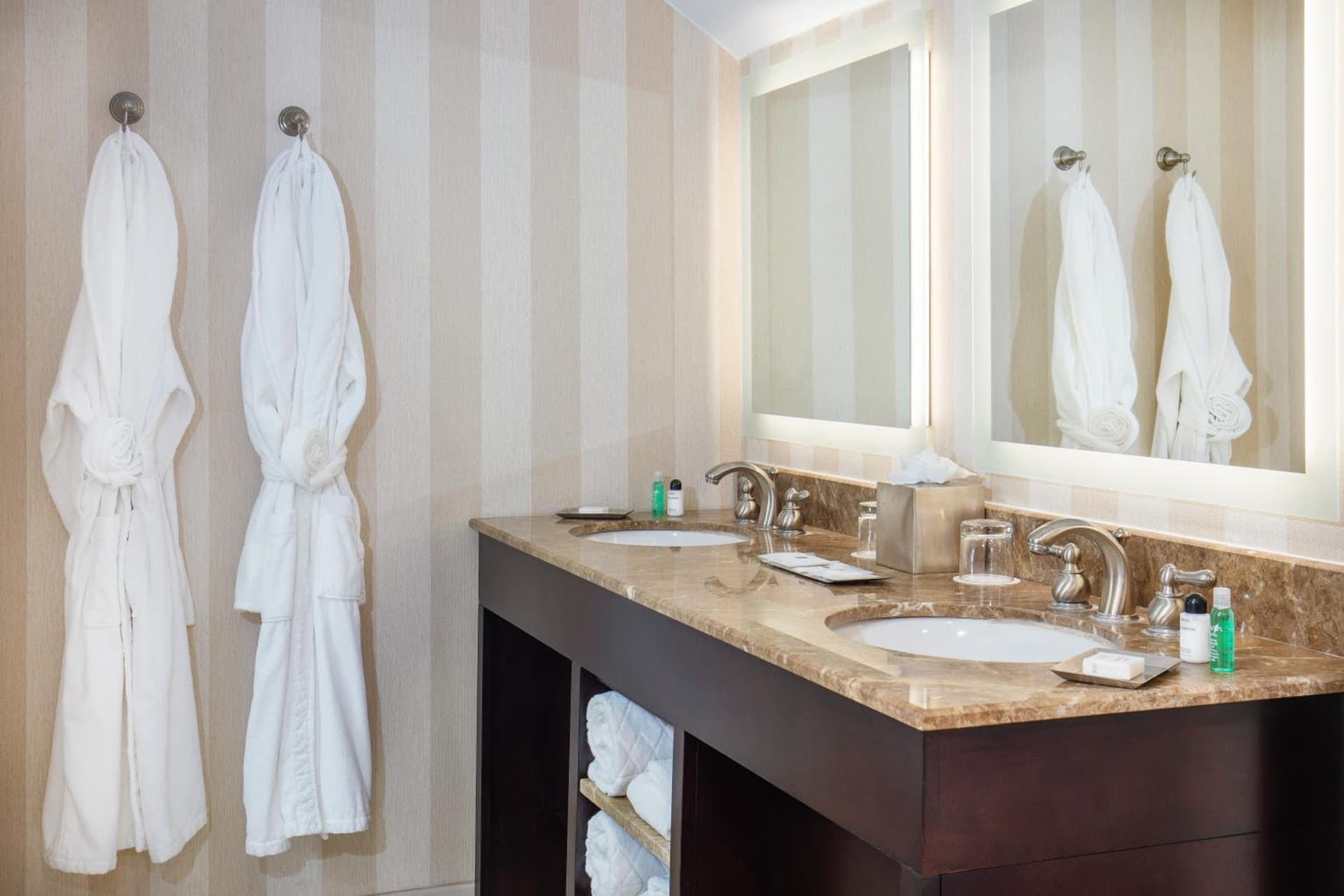 The Equinox Golf Resort & Spa gallery photo in Manchester — image 19