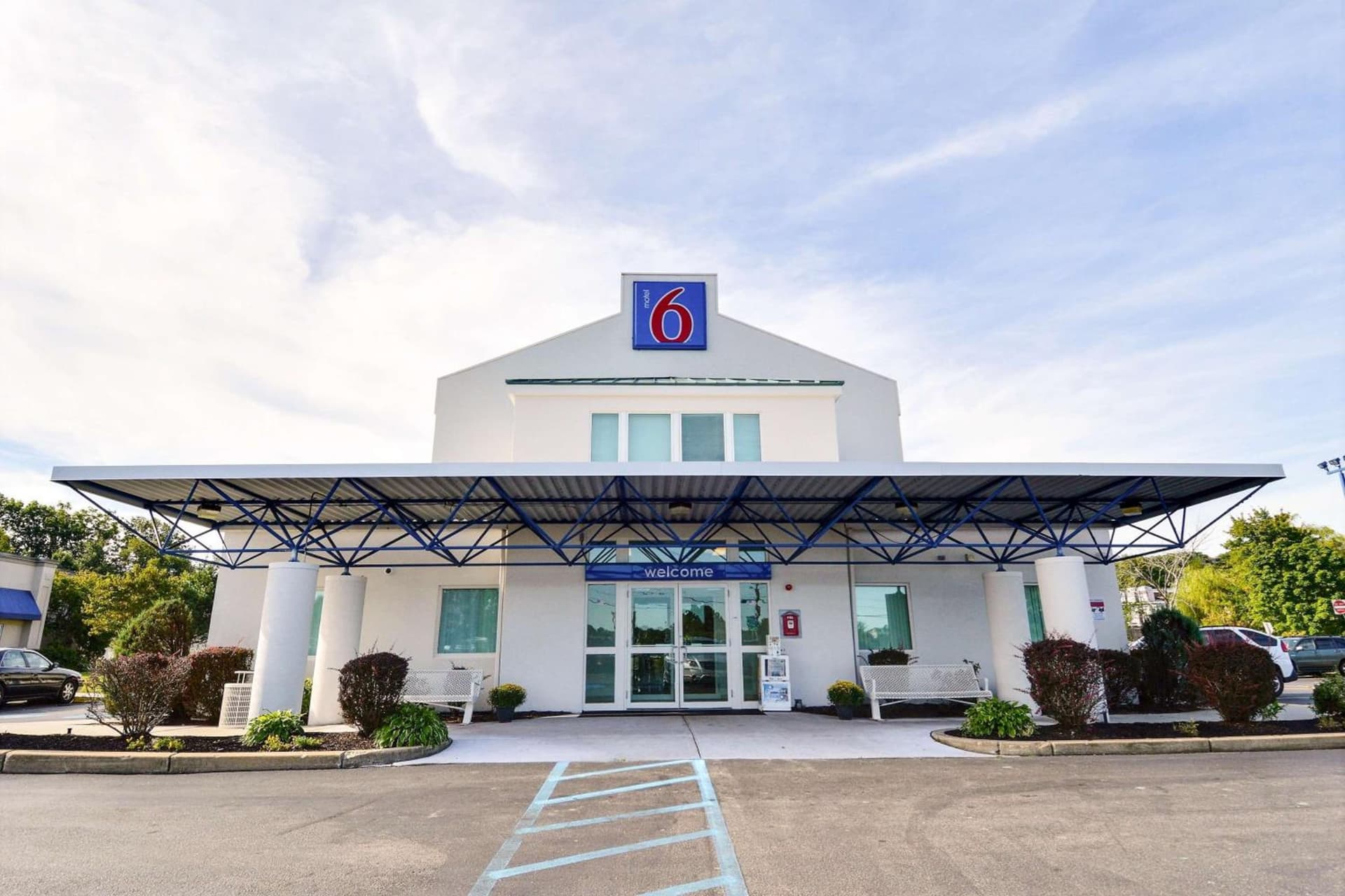 Motel 6-Tewksbury, MA - Boston featured exterior or lobby in Tewksbury — similar hotel