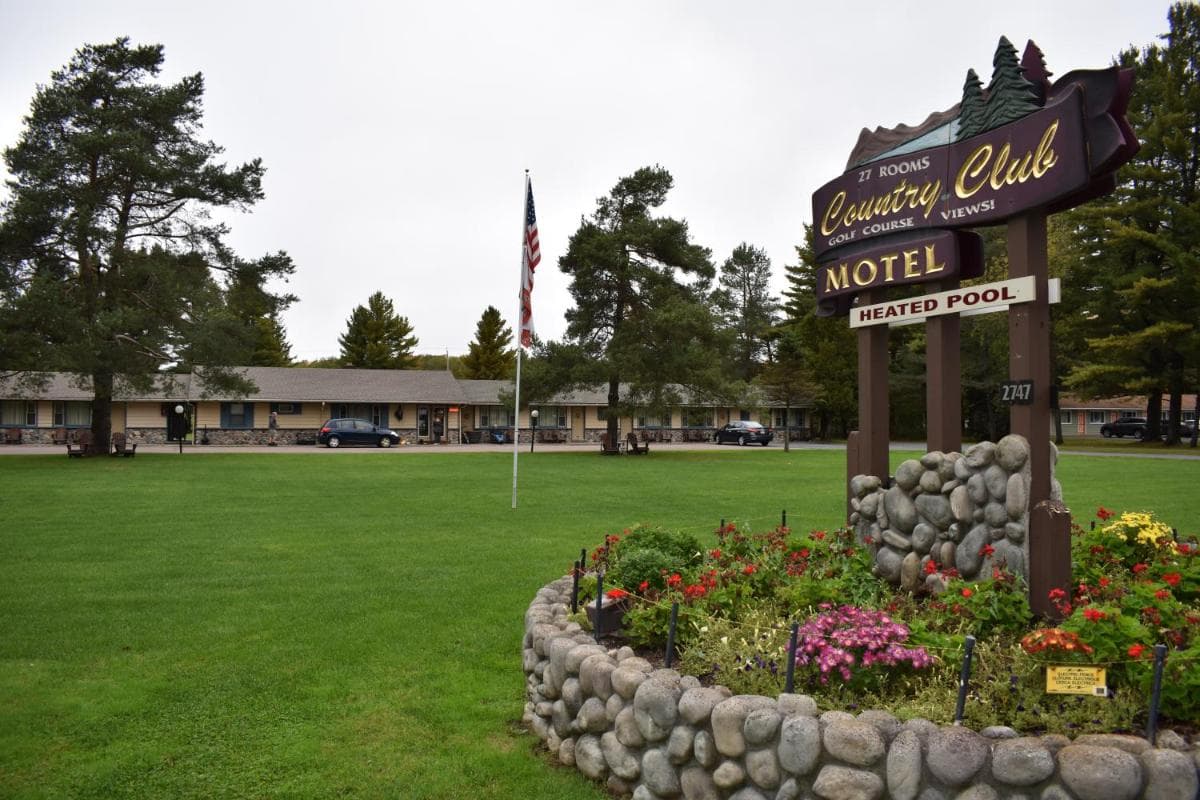 Country Club Motel interior in Old Forge, NY — gallery photo 2