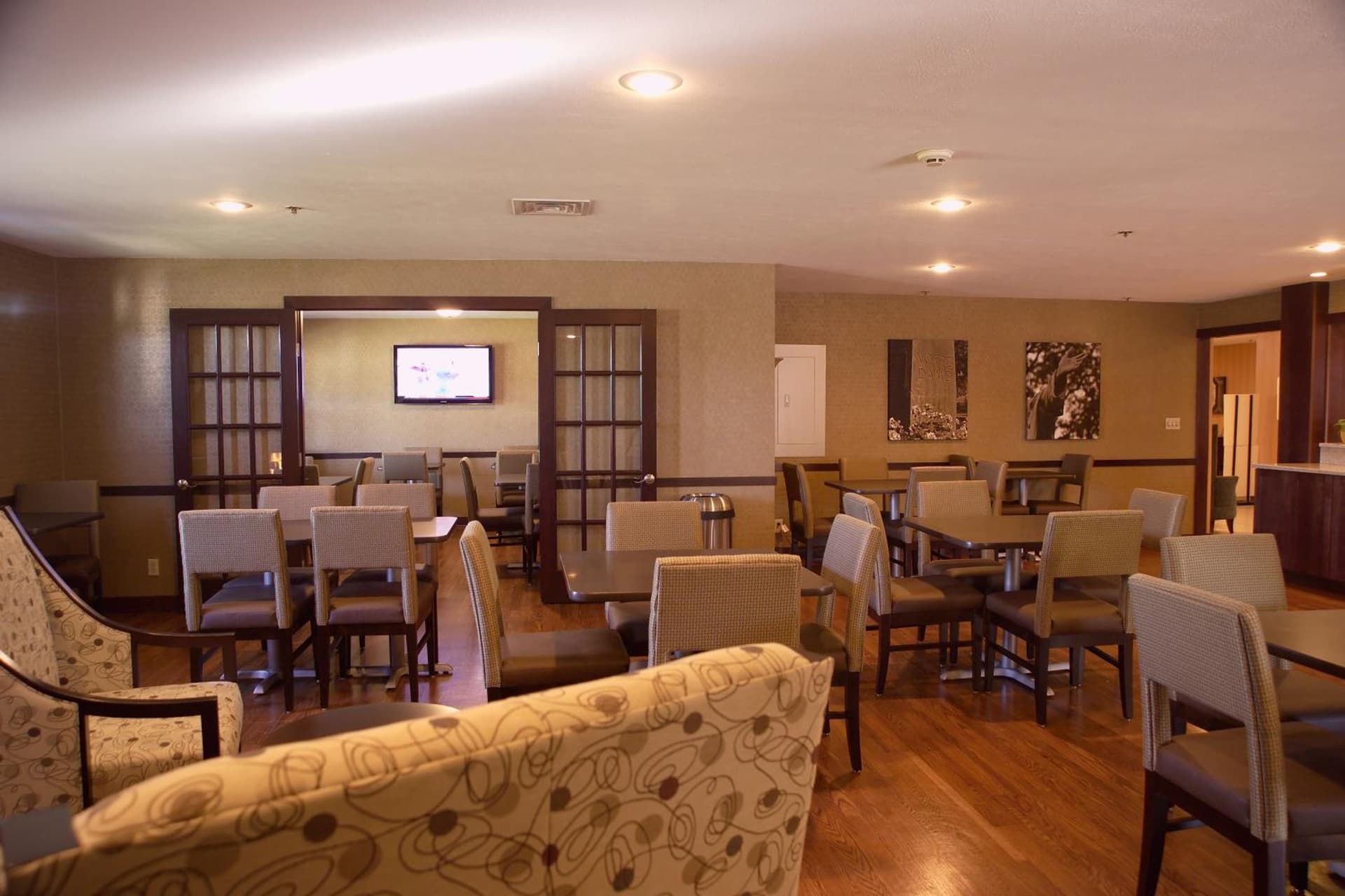 Ivy Court Inn and Suites gallery photo in South Bend, IN — image 26