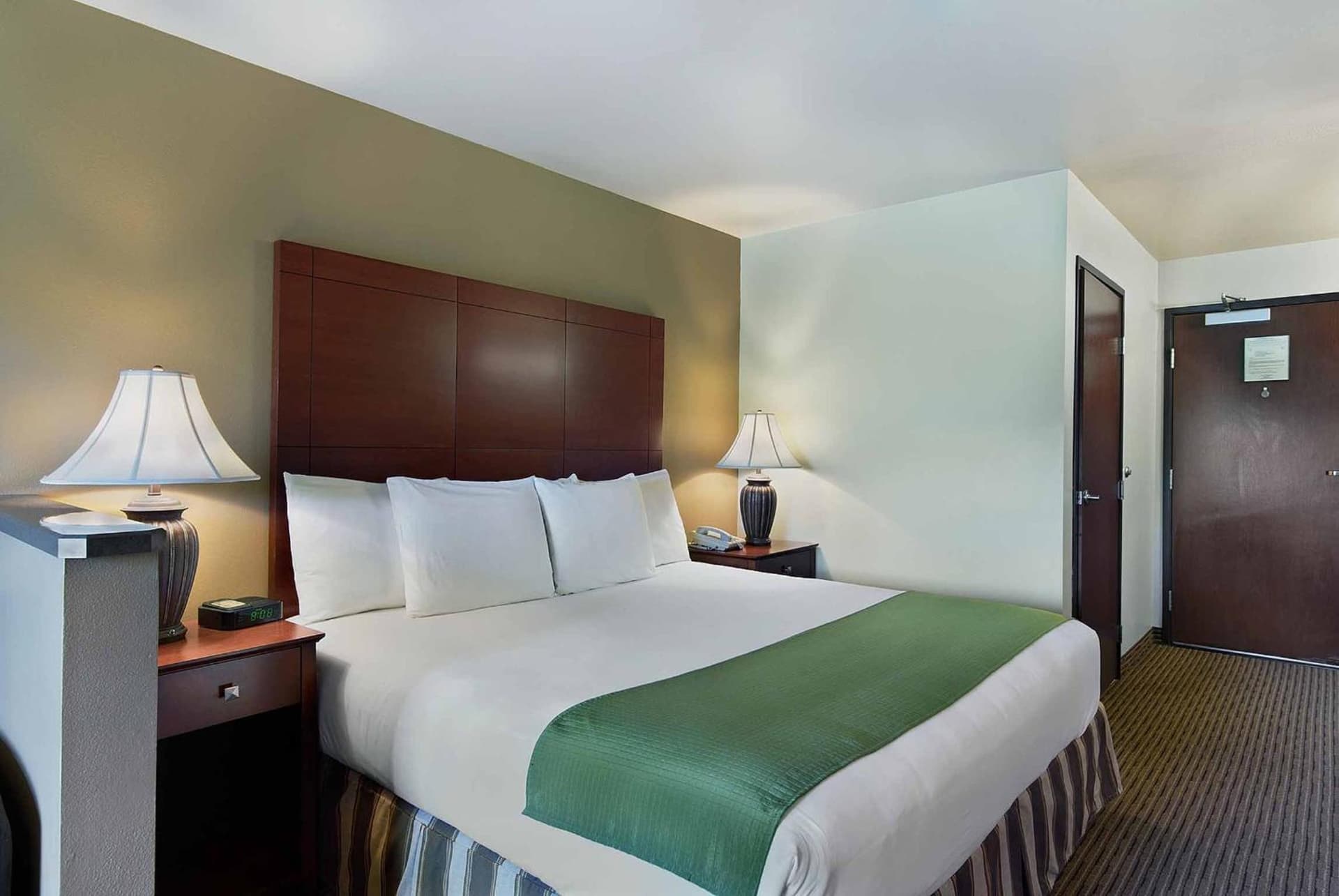 Oxford Suites Yakima gallery photo in Yakima, WA — image 9