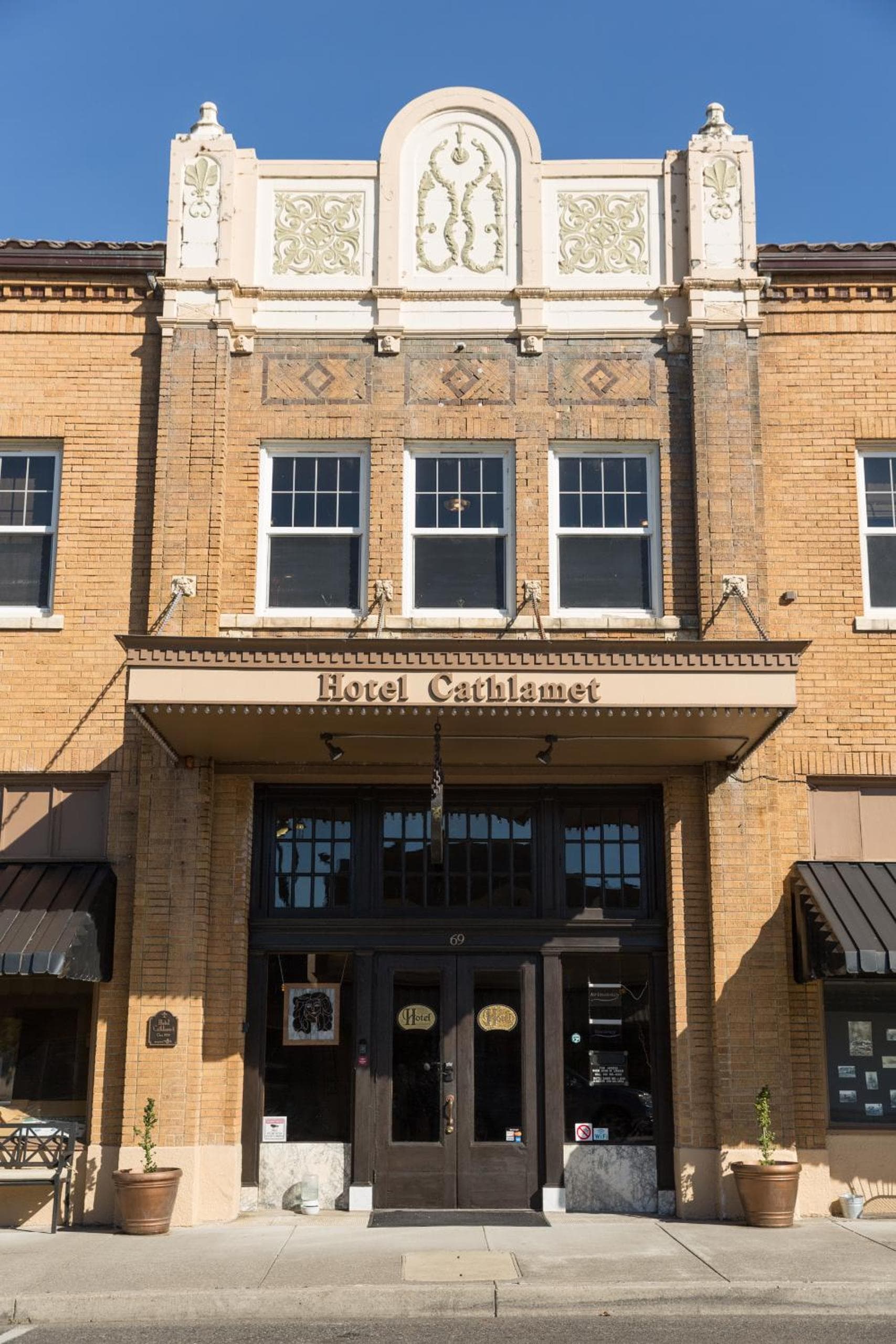 Hotel Cathlamet featured exterior or lobby in Cathlamet, WA — similar hotel