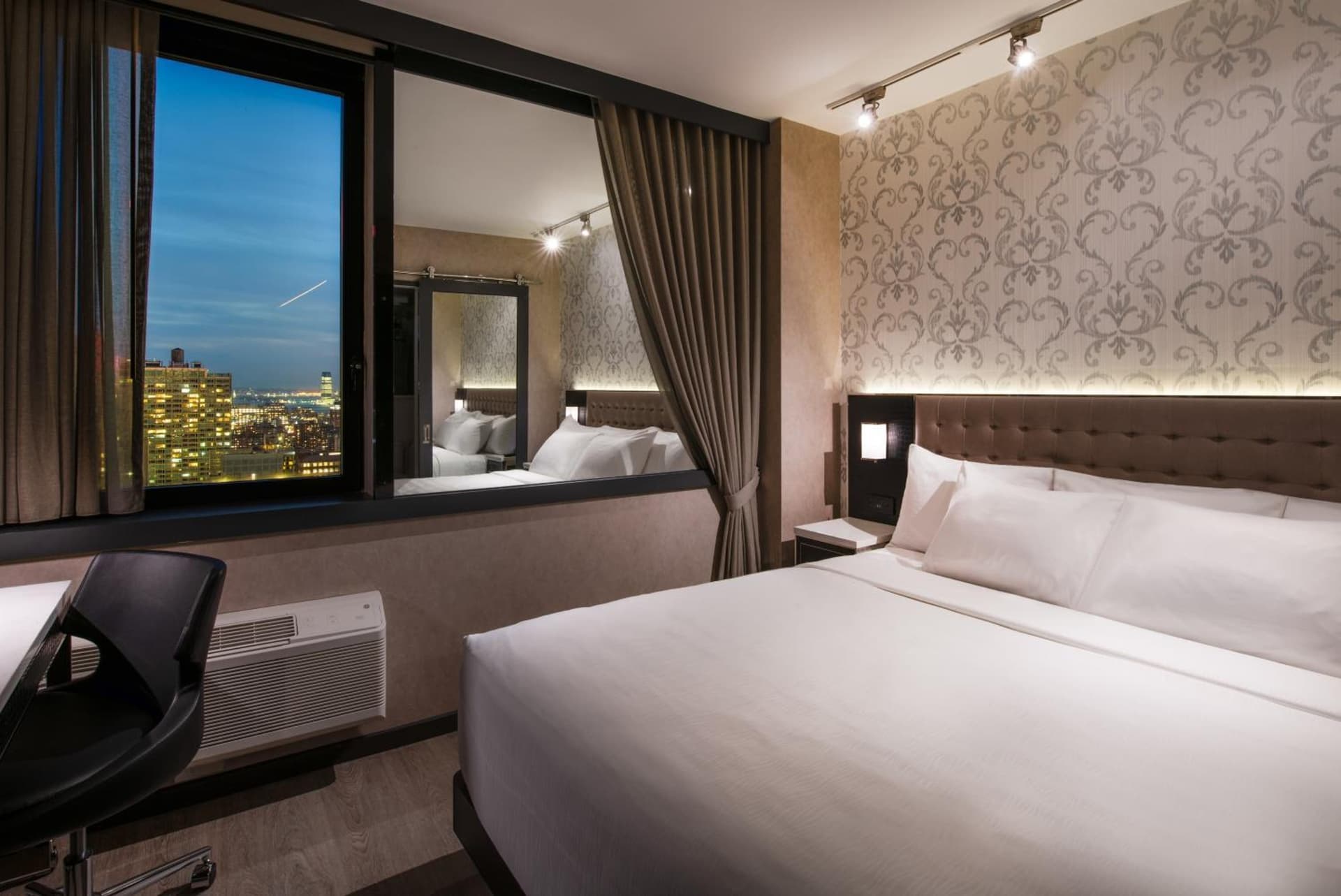 Aliz Hotel Times Square interior in New York, NY — gallery photo 2