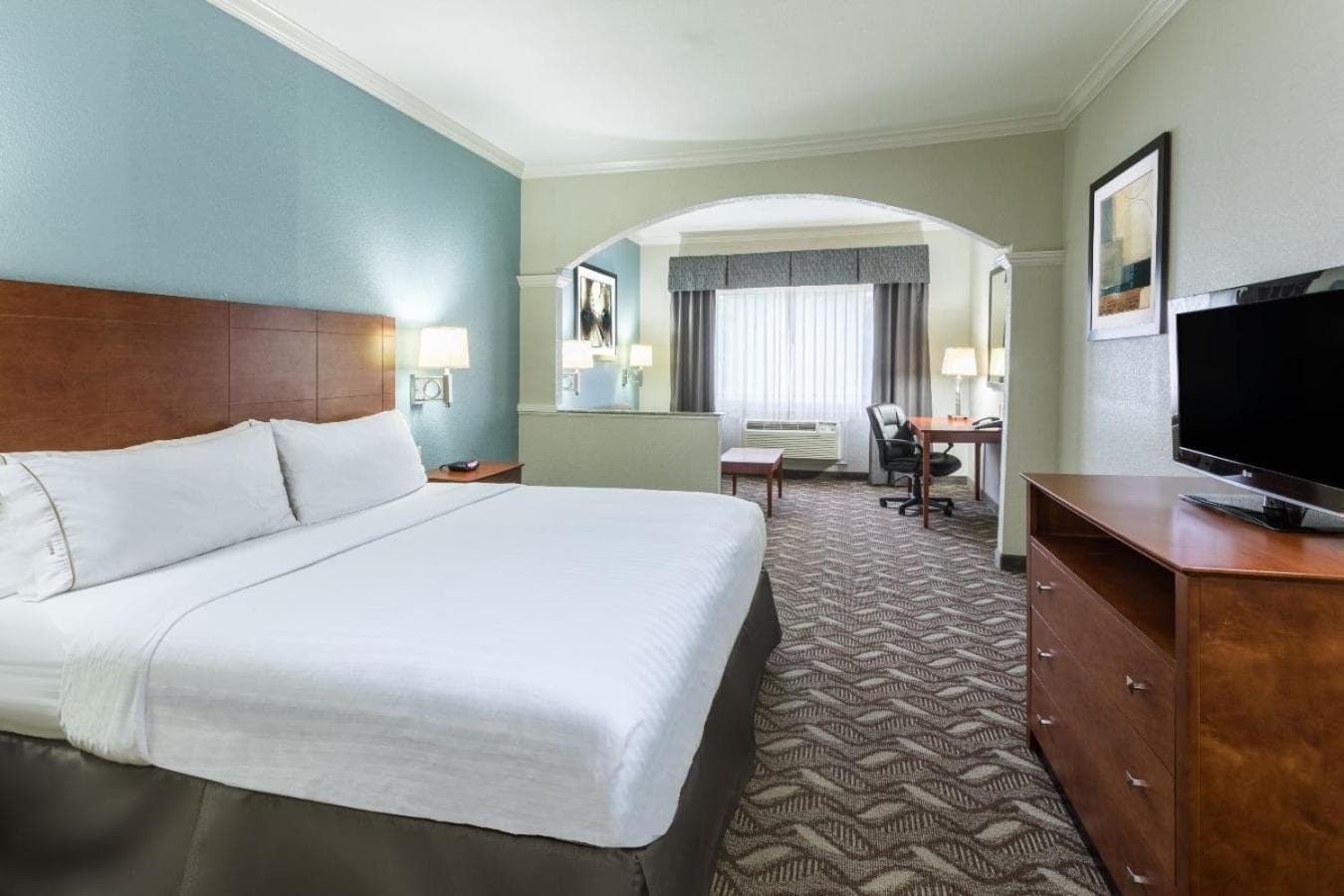 Holiday Inn Express Hotel and Suites Lake Charles by IHG interior in Lake Charles, LA — gallery photo 2