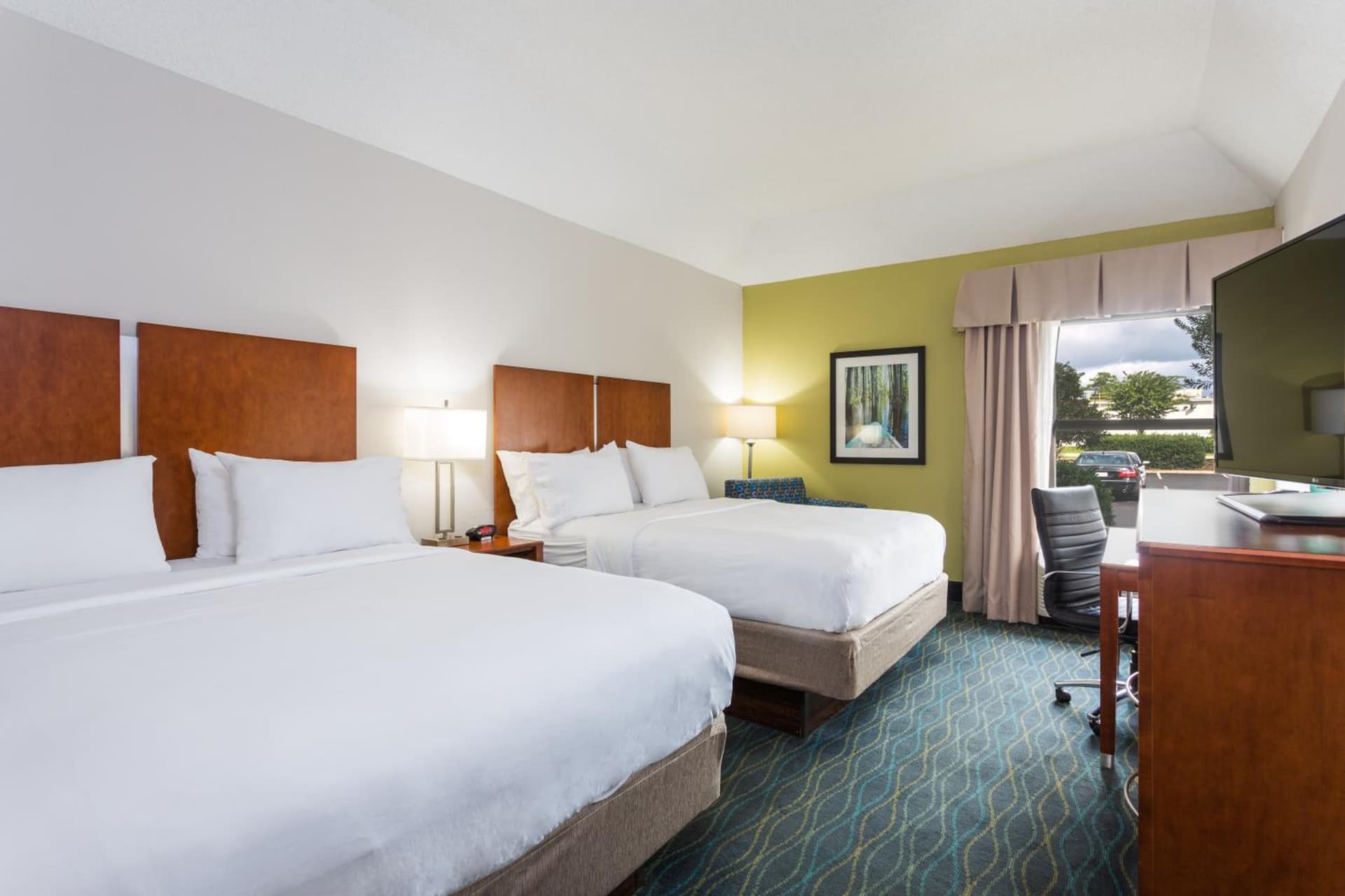 Holiday Inn Express & Suites Wilmington-University Center by IHG interior in Wilmington, NC — gallery photo 2