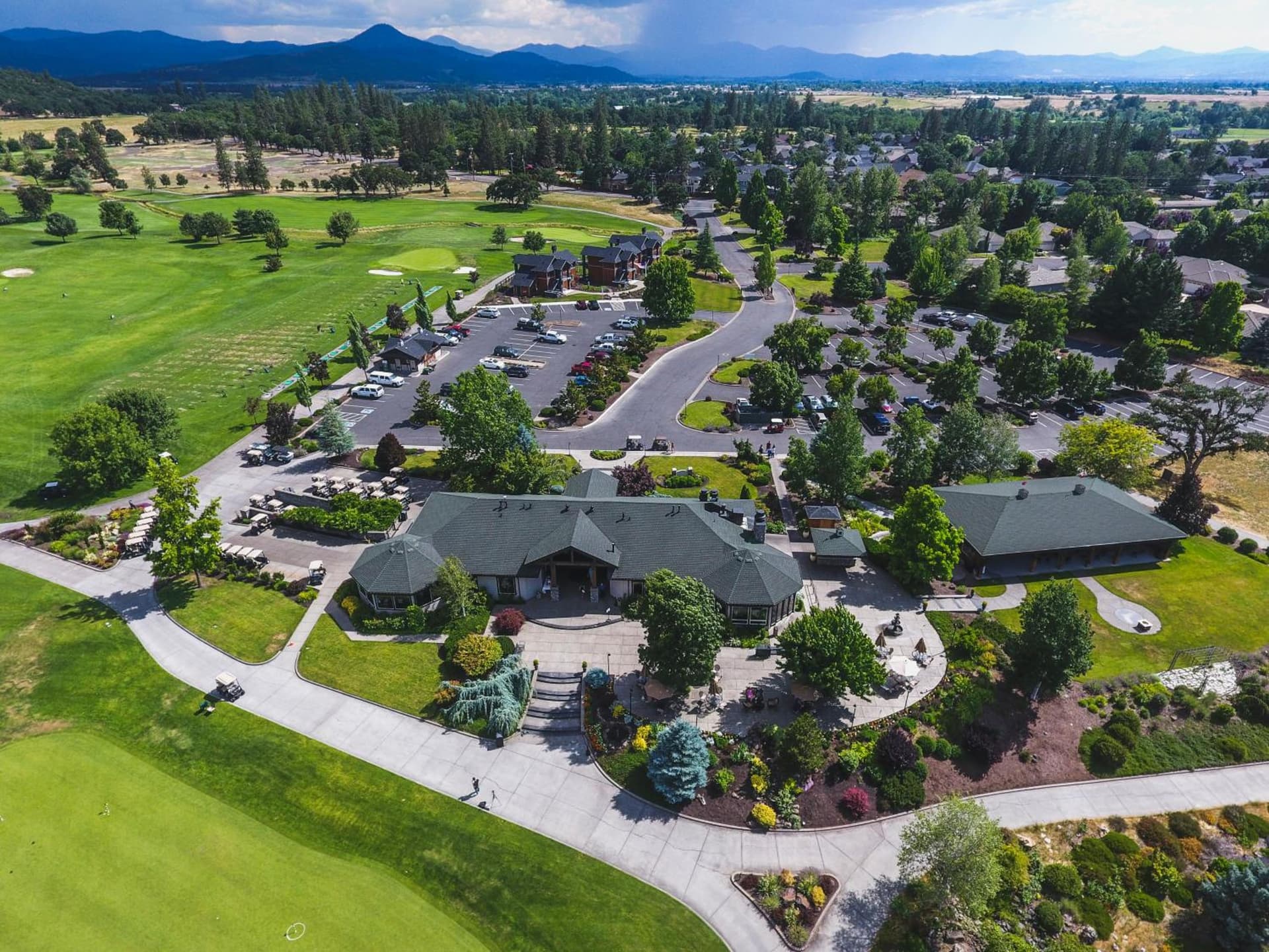 Resort at Eagle Point Golf Club Lodging gallery photo in Medford, OR — image 8