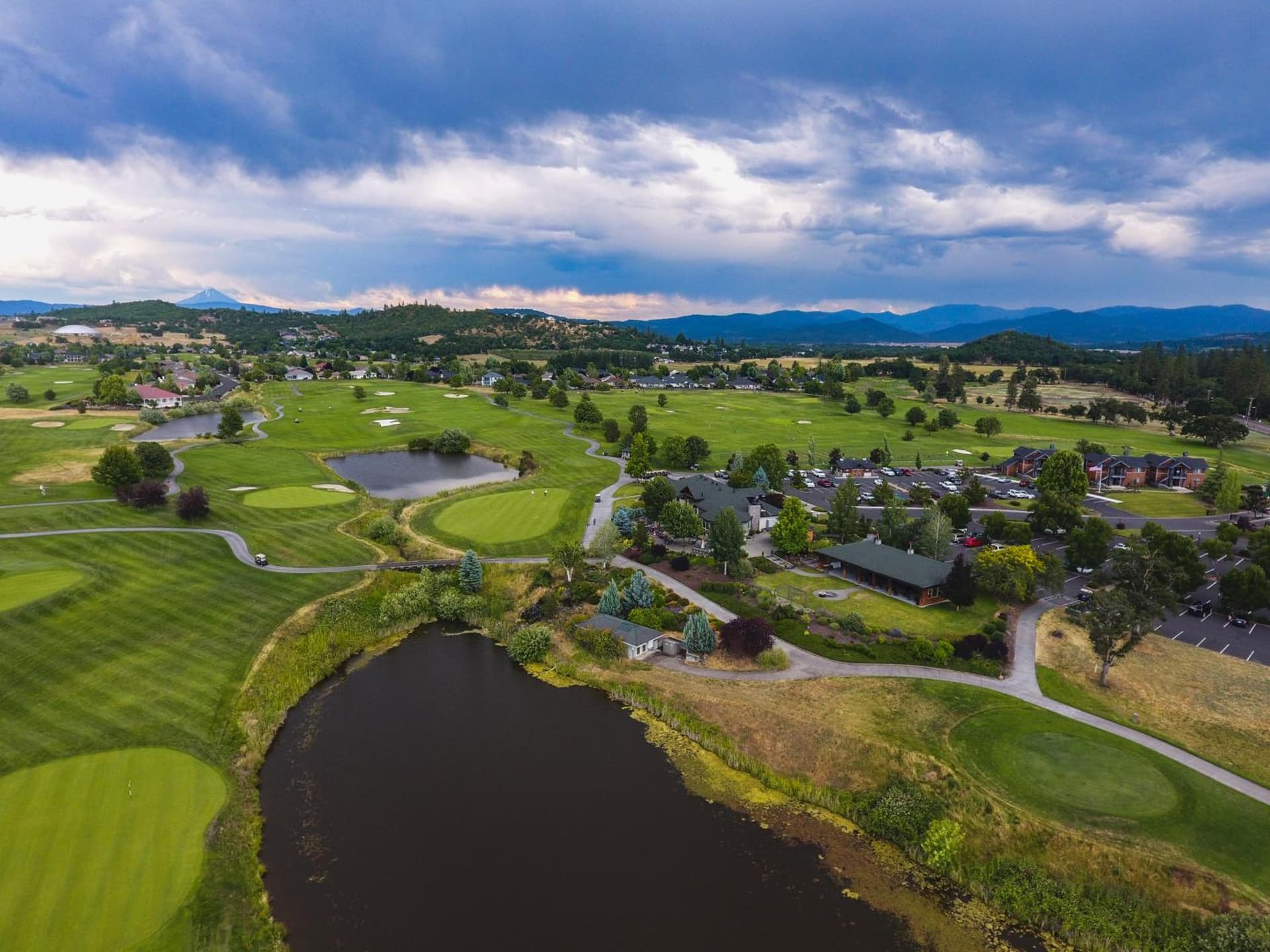 Resort at Eagle Point Golf Club Lodging gallery photo in Medford, OR — image 42