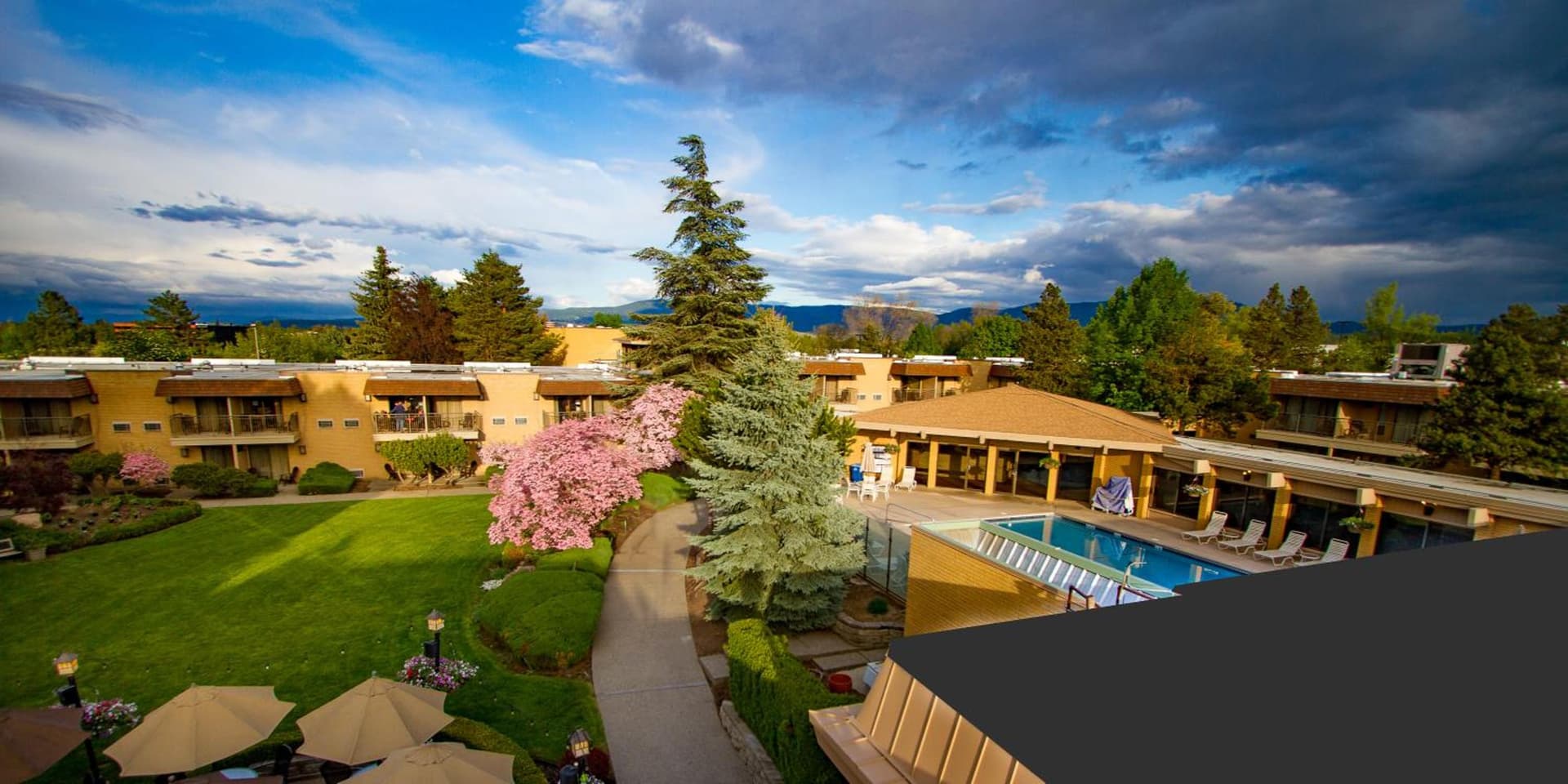 Mirabeau Park Hotel interior in Spokane Valley, WA — gallery photo 2