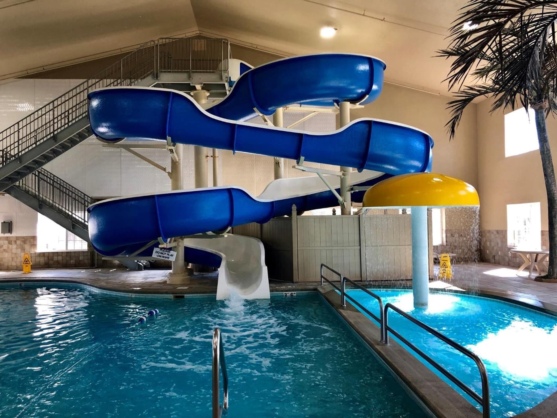 Country Inn & Suites by Radisson Bismarck Waterpark gallery photo in Bismarck, ND — image 4